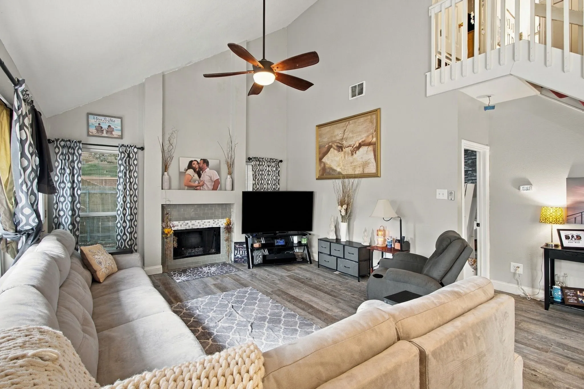 Single Family Residence For Sale in Denton County , 3825 Branch Hollow Circle, Carrollton, Texas 75007, 3 Bedroom, 3 Bathroom, 2 Garage spaces, 1,736 Sqft, built in 1987, mls#21401594, Real Estate Agent in Carrollton, Homes For Sale in Denton county, Homes For Sale in Carrollton, Realtor in Carrollton Texas, Real Estate Brokerage Independent Realty Texas, Luminita Cordes Realtor