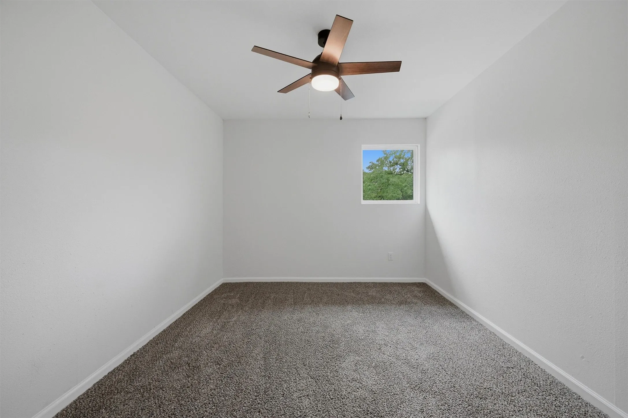 Single Family Residence For Sale in Grayson County , 763 Cedar Oak Drive, Pottsboro, Texas 75076, 5 Bedroom, 3 Bathroom, 2 Garage spaces, 2,484 Sqft, built in 1984, mls#21405750, Real Estate Agent in Pottsboro, Homes For Sale in Grayson county, Homes For Sale in Pottsboro, Realtor in Pottsboro Texas, Real Estate Brokerage Independent Realty Texas, Luminita Cordes Realtor