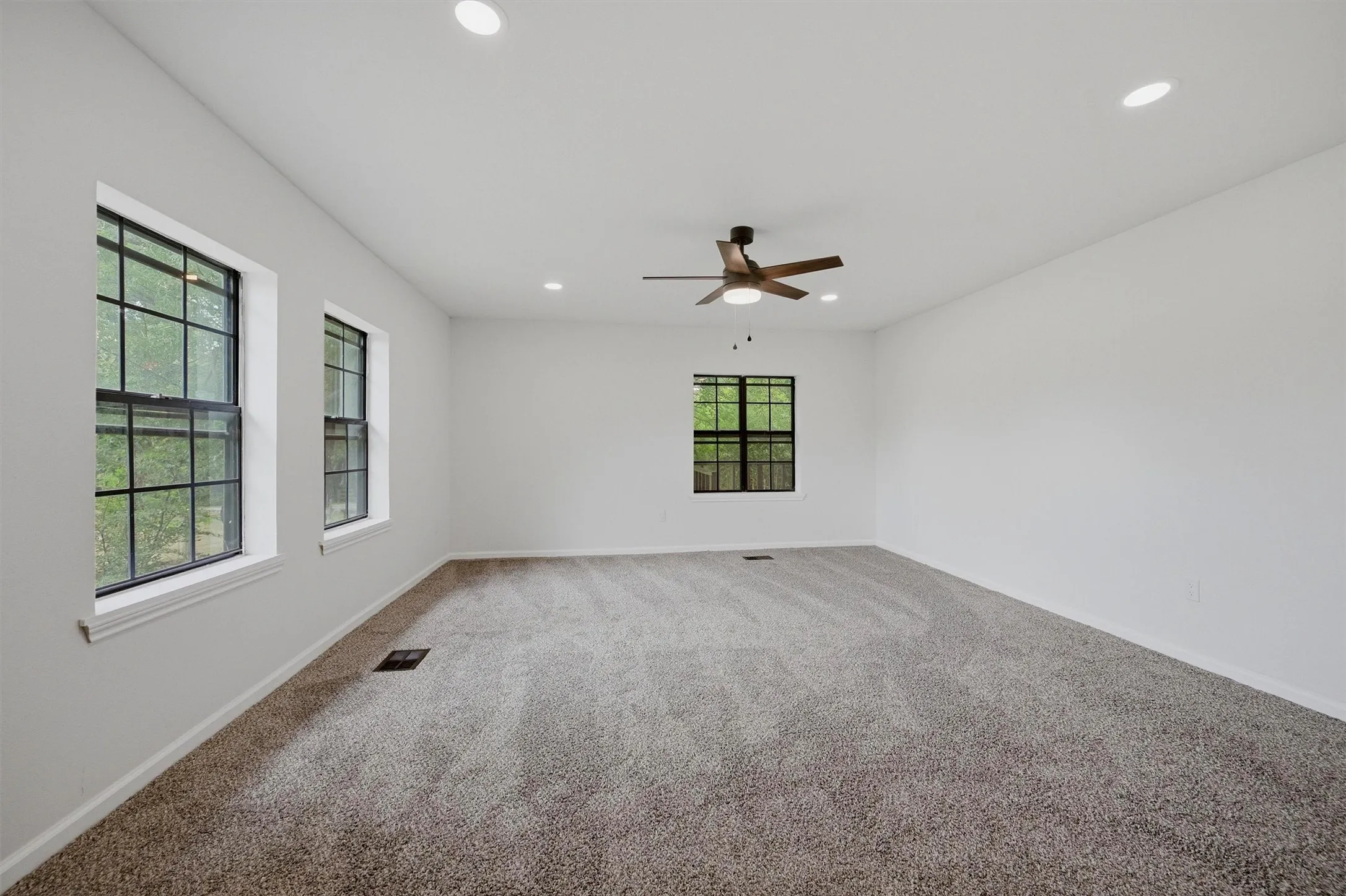 Single Family Residence For Sale in Grayson County , 763 Cedar Oak Drive, Pottsboro, Texas 75076, 5 Bedroom, 3 Bathroom, 2 Garage spaces, 2,484 Sqft, built in 1984, mls#21405750, Real Estate Agent in Pottsboro, Homes For Sale in Grayson county, Homes For Sale in Pottsboro, Realtor in Pottsboro Texas, Real Estate Brokerage Independent Realty Texas, Luminita Cordes Realtor