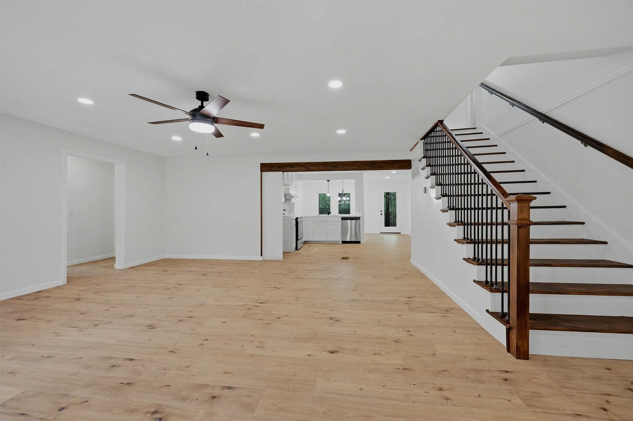 Single Family Residence For Sale in Grayson County , 763 Cedar Oak Drive, Pottsboro, Texas 75076, 5 Bedroom, 3 Bathroom, 2 Garage spaces, 2,484 Sqft, built in 1984, mls#21405750, Real Estate Agent in Pottsboro, Homes For Sale in Grayson county, Homes For Sale in Pottsboro, Realtor in Pottsboro Texas, Real Estate Brokerage Independent Realty Texas, Luminita Cordes Realtor