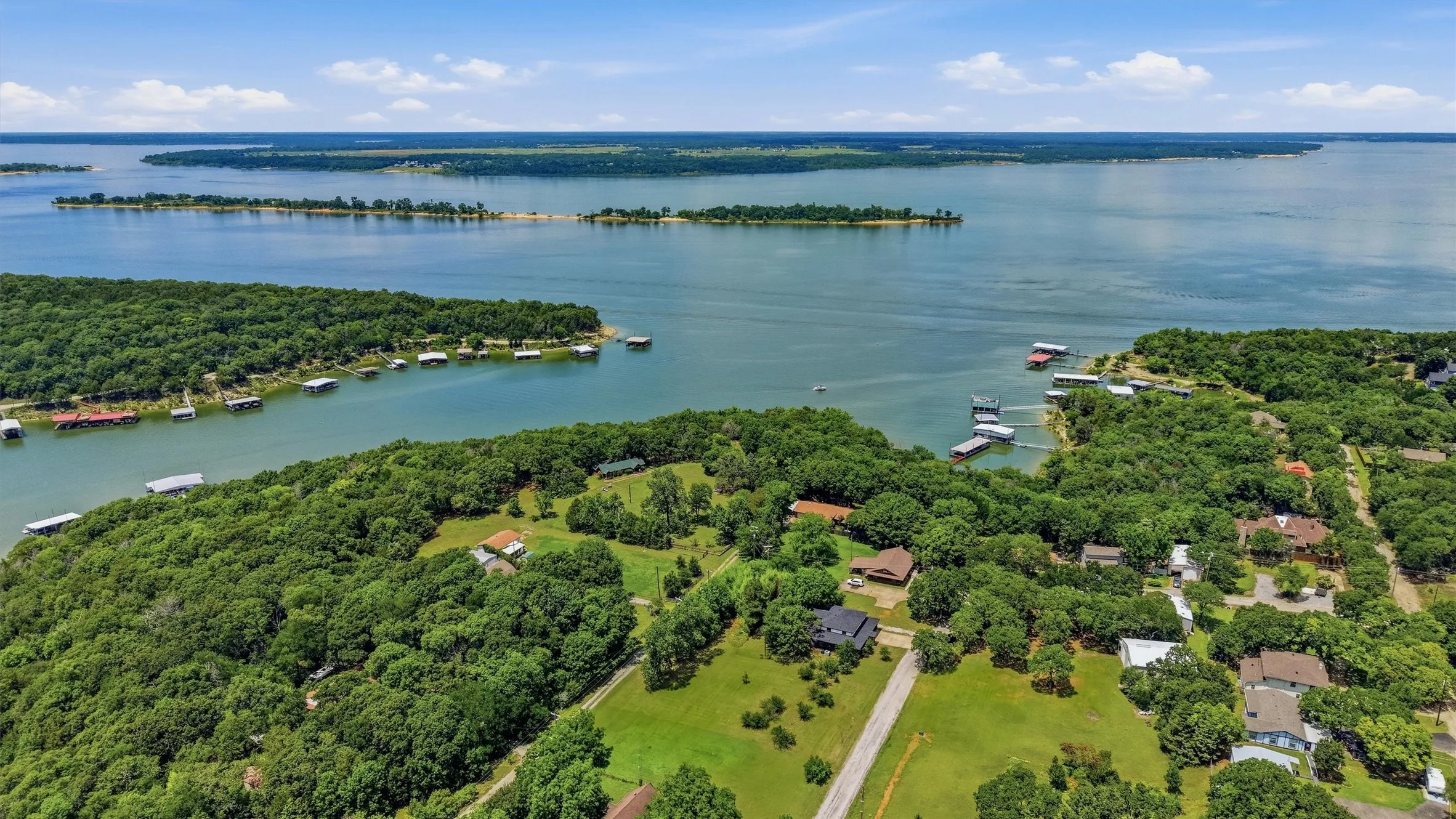 Single Family Residence For Sale in Grayson County , 763 Cedar Oak Drive, Pottsboro, Texas 75076, 5 Bedroom, 3 Bathroom, 2 Garage spaces, 2,484 Sqft, built in 1984, mls#21405750, Real Estate Agent in Pottsboro, Homes For Sale in Grayson county, Homes For Sale in Pottsboro, Realtor in Pottsboro Texas, Real Estate Brokerage Independent Realty Texas, Luminita Cordes Realtor