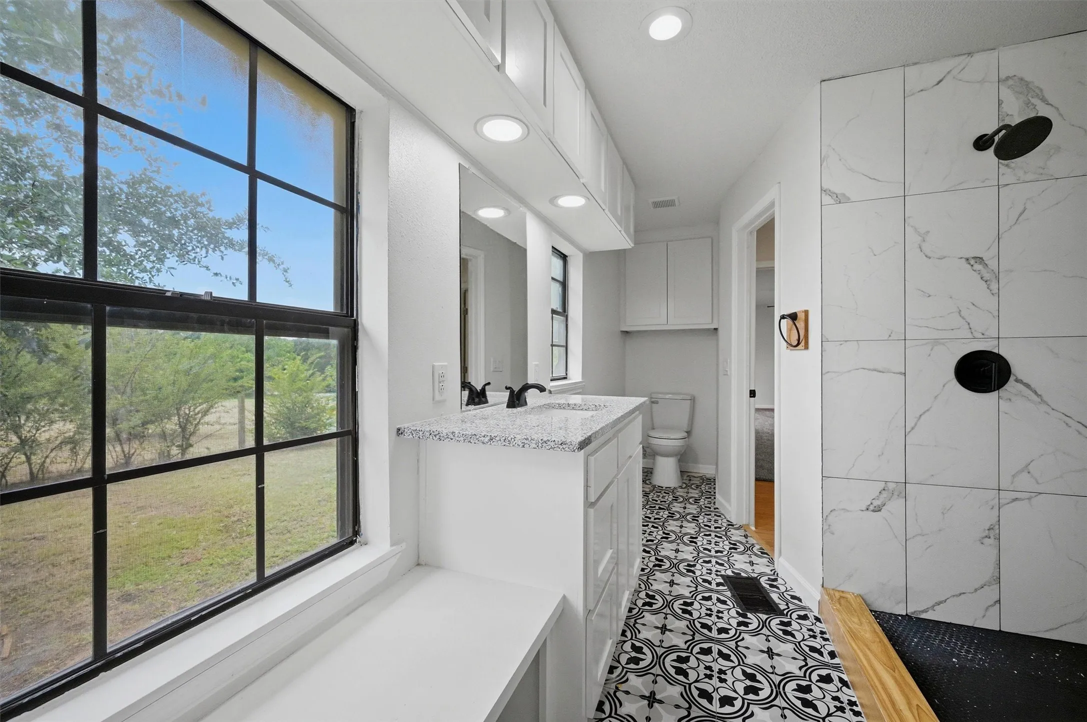 Single Family Residence For Sale in Grayson County , 763 Cedar Oak Drive, Pottsboro, Texas 75076, 5 Bedroom, 3 Bathroom, 2 Garage spaces, 2,484 Sqft, built in 1984, mls#21405750, Real Estate Agent in Pottsboro, Homes For Sale in Grayson county, Homes For Sale in Pottsboro, Realtor in Pottsboro Texas, Real Estate Brokerage Independent Realty Texas, Luminita Cordes Realtor