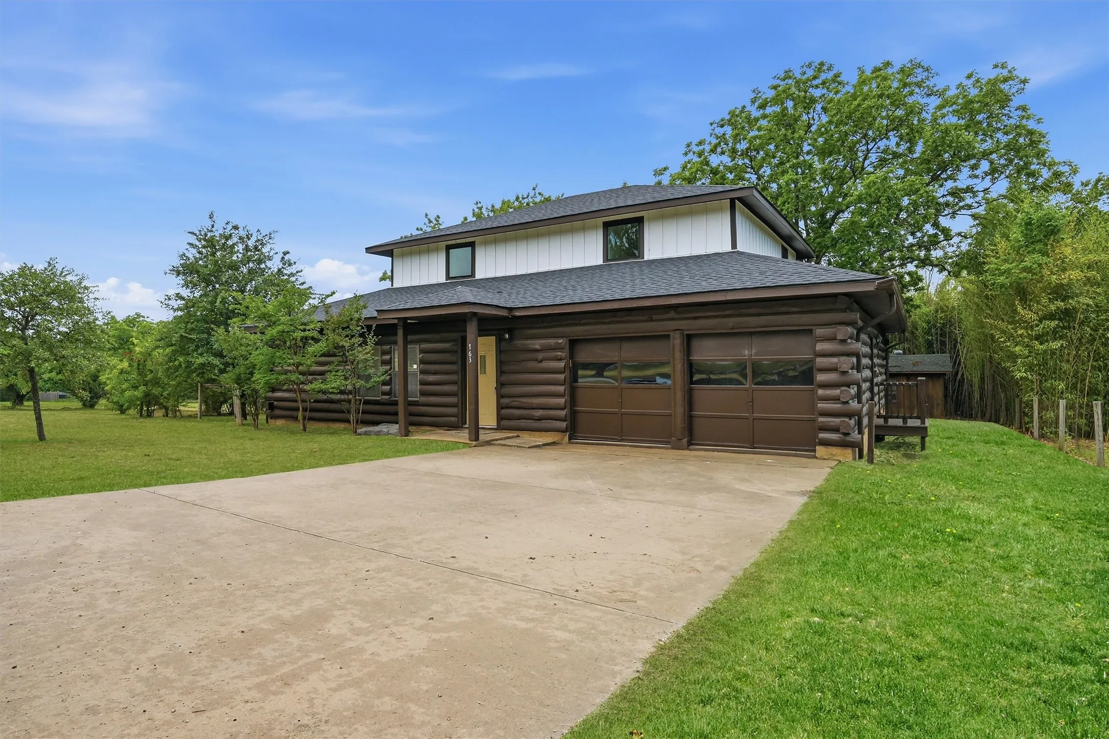Single Family Residence For Sale in Grayson County , 763 Cedar Oak Drive, Pottsboro, Texas 75076, 5 Bedroom, 3 Bathroom, 2 Garage spaces, 2,484 Sqft, built in 1984, mls#21405750, Real Estate Agent in Pottsboro, Homes For Sale in Grayson county, Homes For Sale in Pottsboro, Realtor in Pottsboro Texas, Real Estate Brokerage Independent Realty Texas, Luminita Cordes Realtor