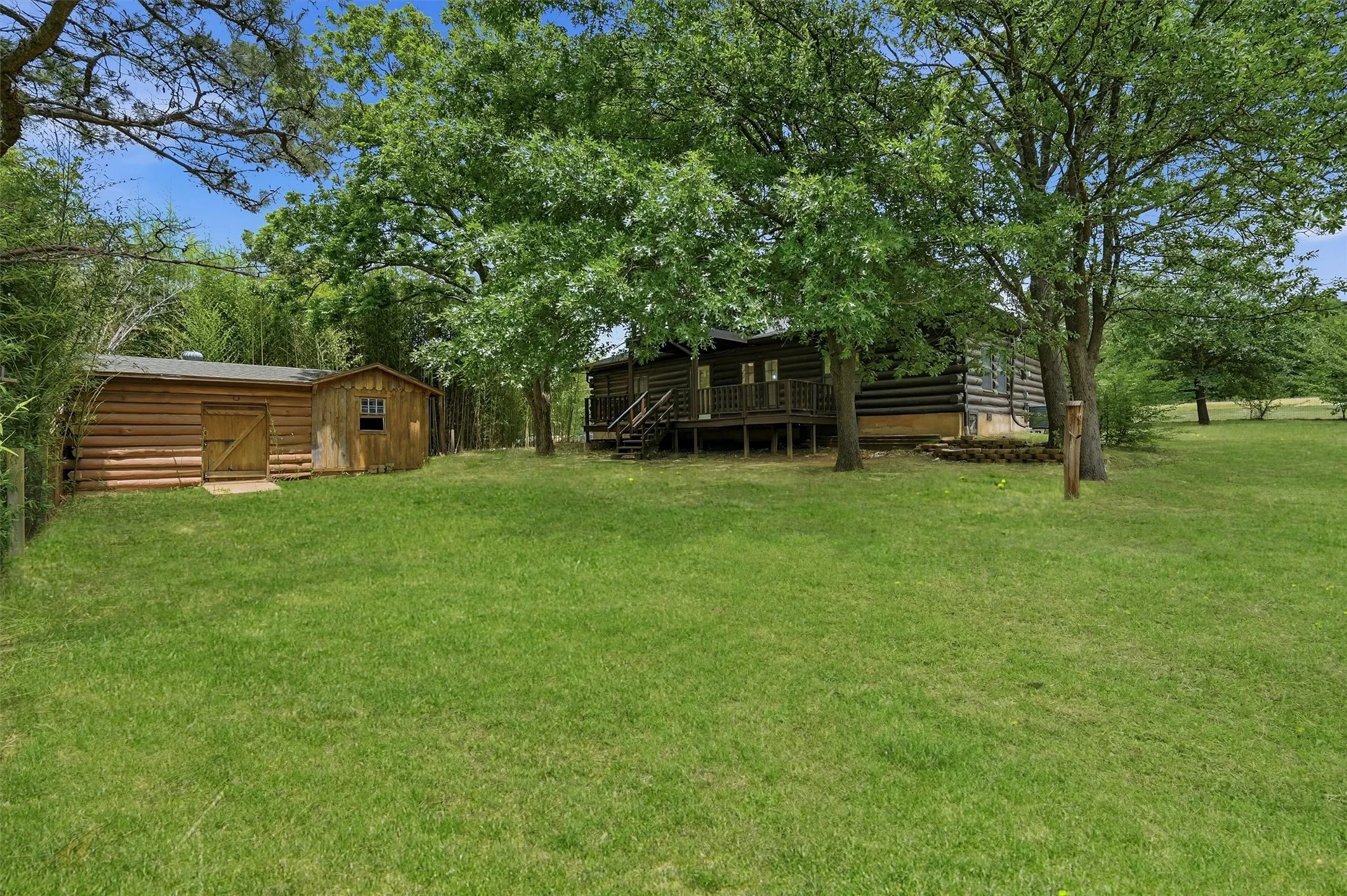 Single Family Residence For Sale in Grayson County , 763 Cedar Oak Drive, Pottsboro, Texas 75076, 5 Bedroom, 3 Bathroom, 2 Garage spaces, 2,484 Sqft, built in 1984, mls#21405750, Real Estate Agent in Pottsboro, Homes For Sale in Grayson county, Homes For Sale in Pottsboro, Realtor in Pottsboro Texas, Real Estate Brokerage Independent Realty Texas, Luminita Cordes Realtor
