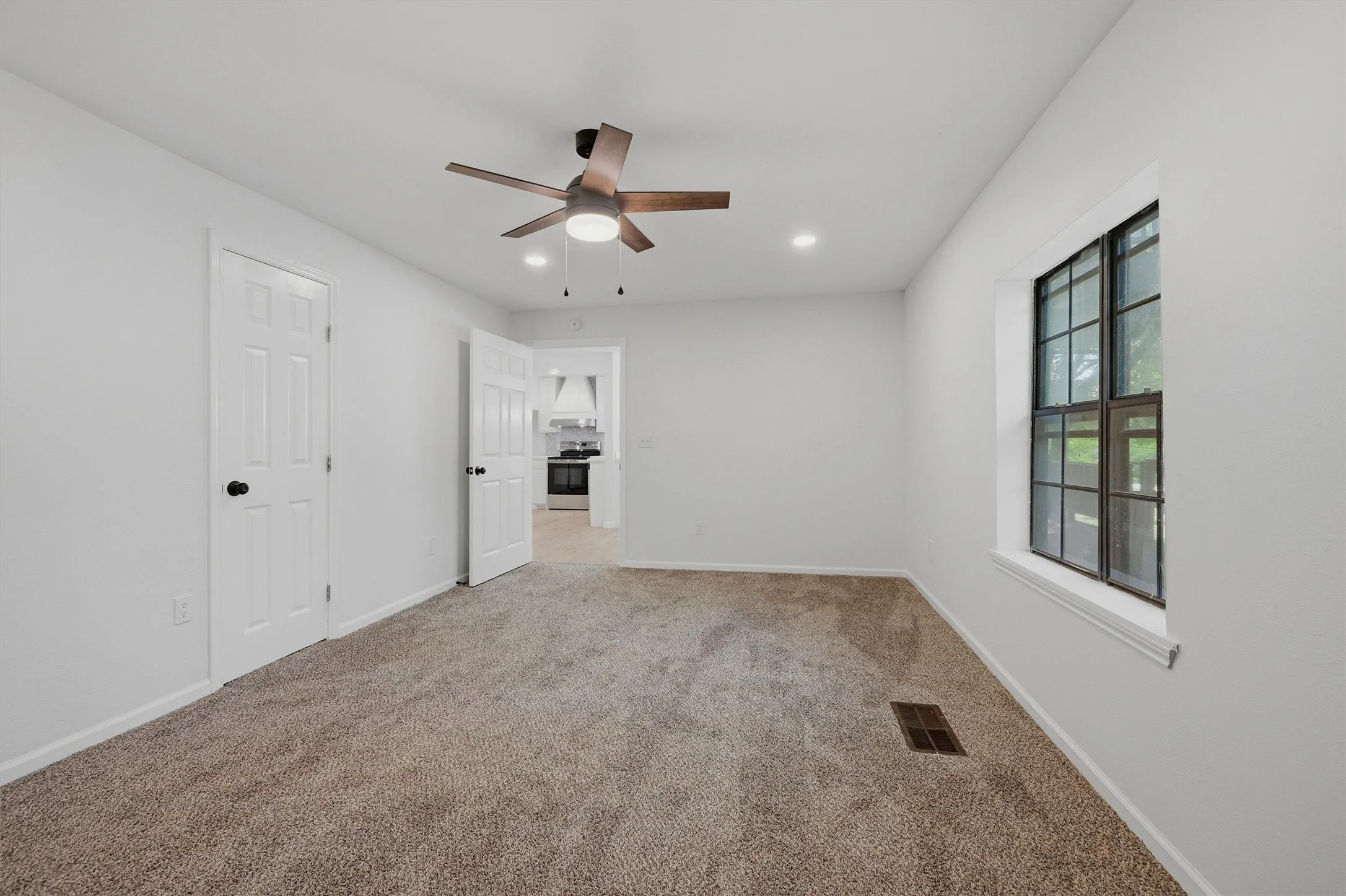 Single Family Residence For Sale in Grayson County , 763 Cedar Oak Drive, Pottsboro, Texas 75076, 5 Bedroom, 3 Bathroom, 2 Garage spaces, 2,484 Sqft, built in 1984, mls#21405750, Real Estate Agent in Pottsboro, Homes For Sale in Grayson county, Homes For Sale in Pottsboro, Realtor in Pottsboro Texas, Real Estate Brokerage Independent Realty Texas, Luminita Cordes Realtor