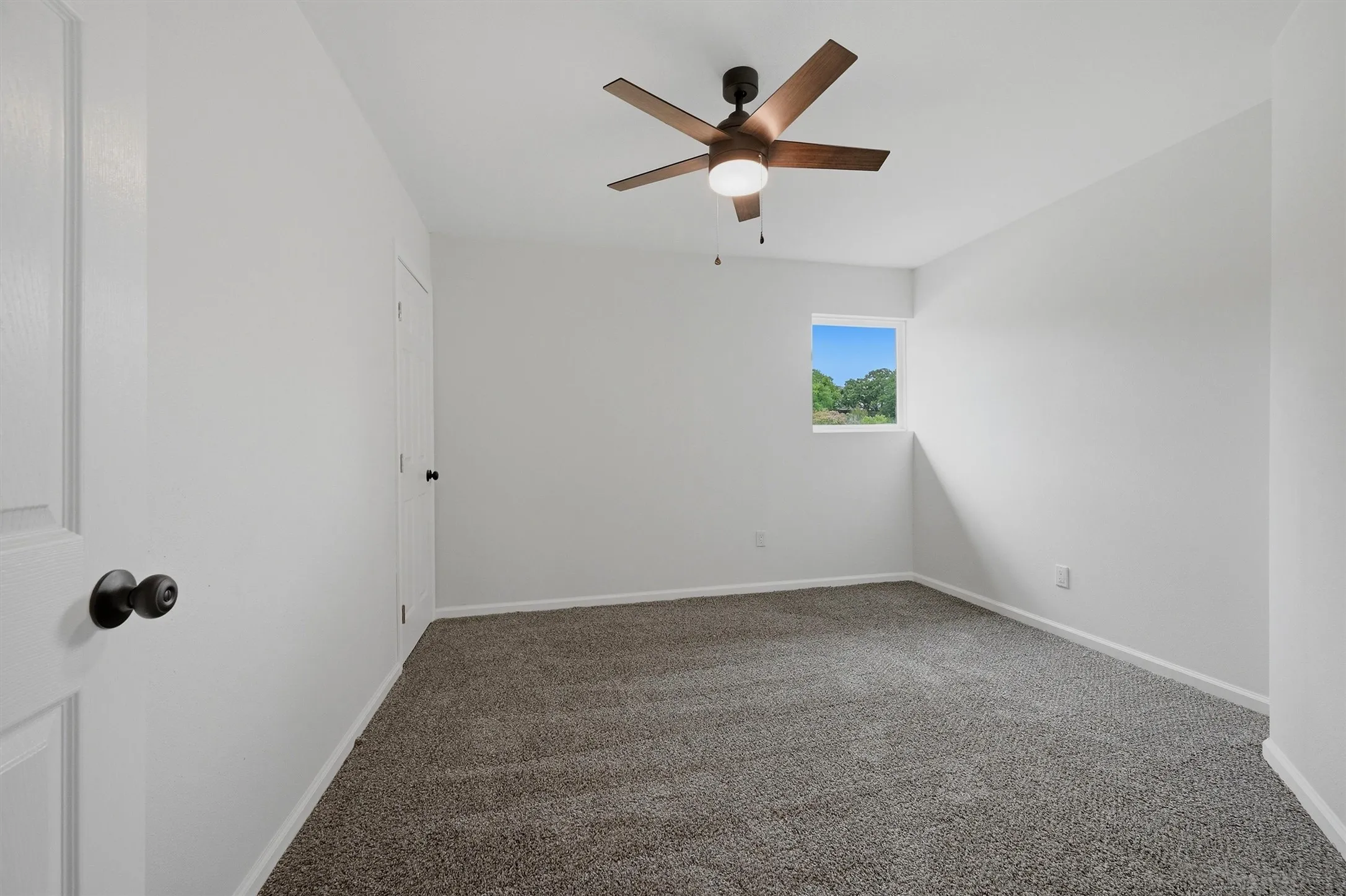 Single Family Residence For Sale in Grayson County , 763 Cedar Oak Drive, Pottsboro, Texas 75076, 5 Bedroom, 3 Bathroom, 2 Garage spaces, 2,484 Sqft, built in 1984, mls#21405750, Real Estate Agent in Pottsboro, Homes For Sale in Grayson county, Homes For Sale in Pottsboro, Realtor in Pottsboro Texas, Real Estate Brokerage Independent Realty Texas, Luminita Cordes Realtor
