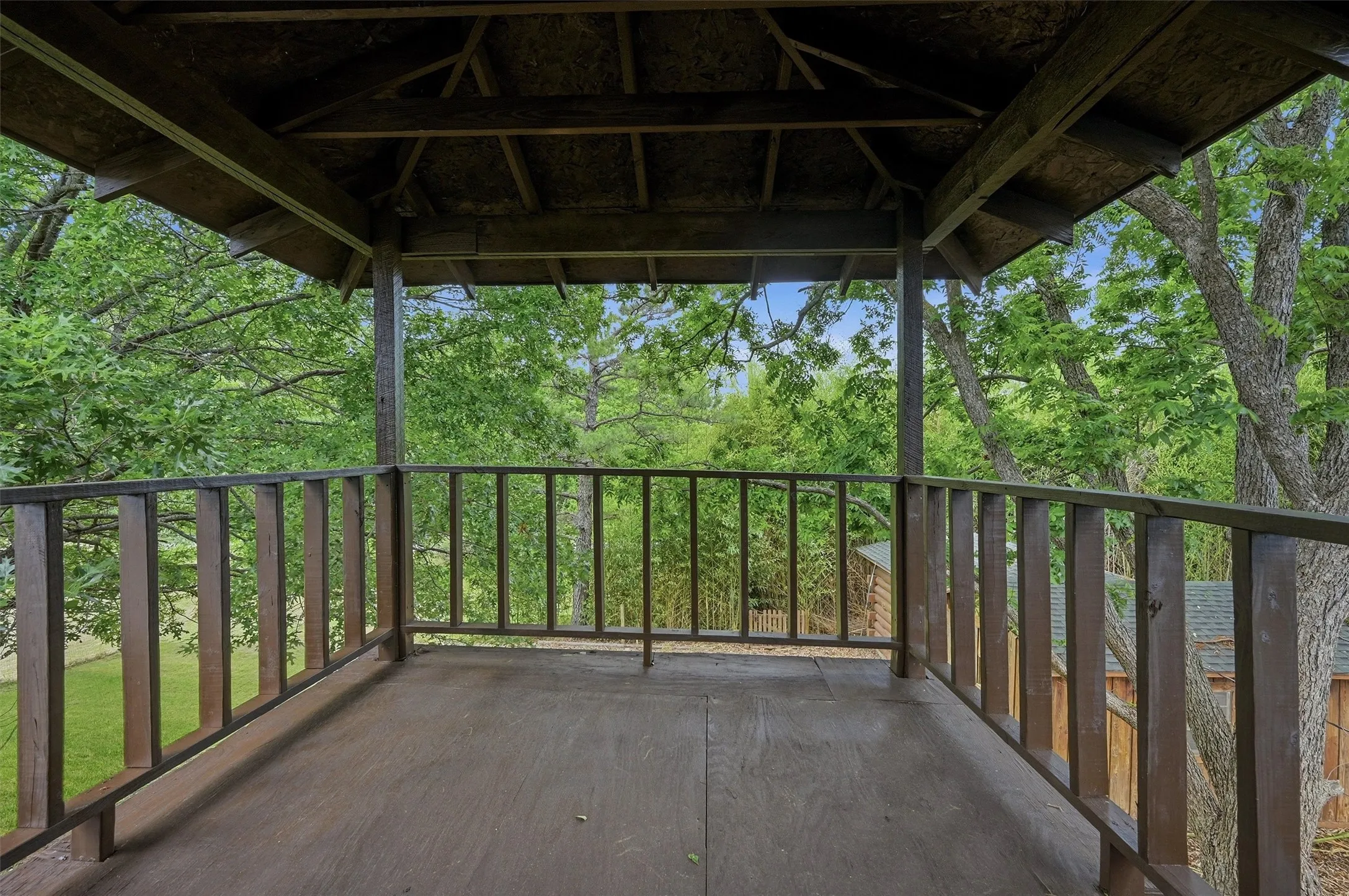 Single Family Residence For Sale in Grayson County , 763 Cedar Oak Drive, Pottsboro, Texas 75076, 5 Bedroom, 3 Bathroom, 2 Garage spaces, 2,484 Sqft, built in 1984, mls#21405750, Real Estate Agent in Pottsboro, Homes For Sale in Grayson county, Homes For Sale in Pottsboro, Realtor in Pottsboro Texas, Real Estate Brokerage Independent Realty Texas, Luminita Cordes Realtor