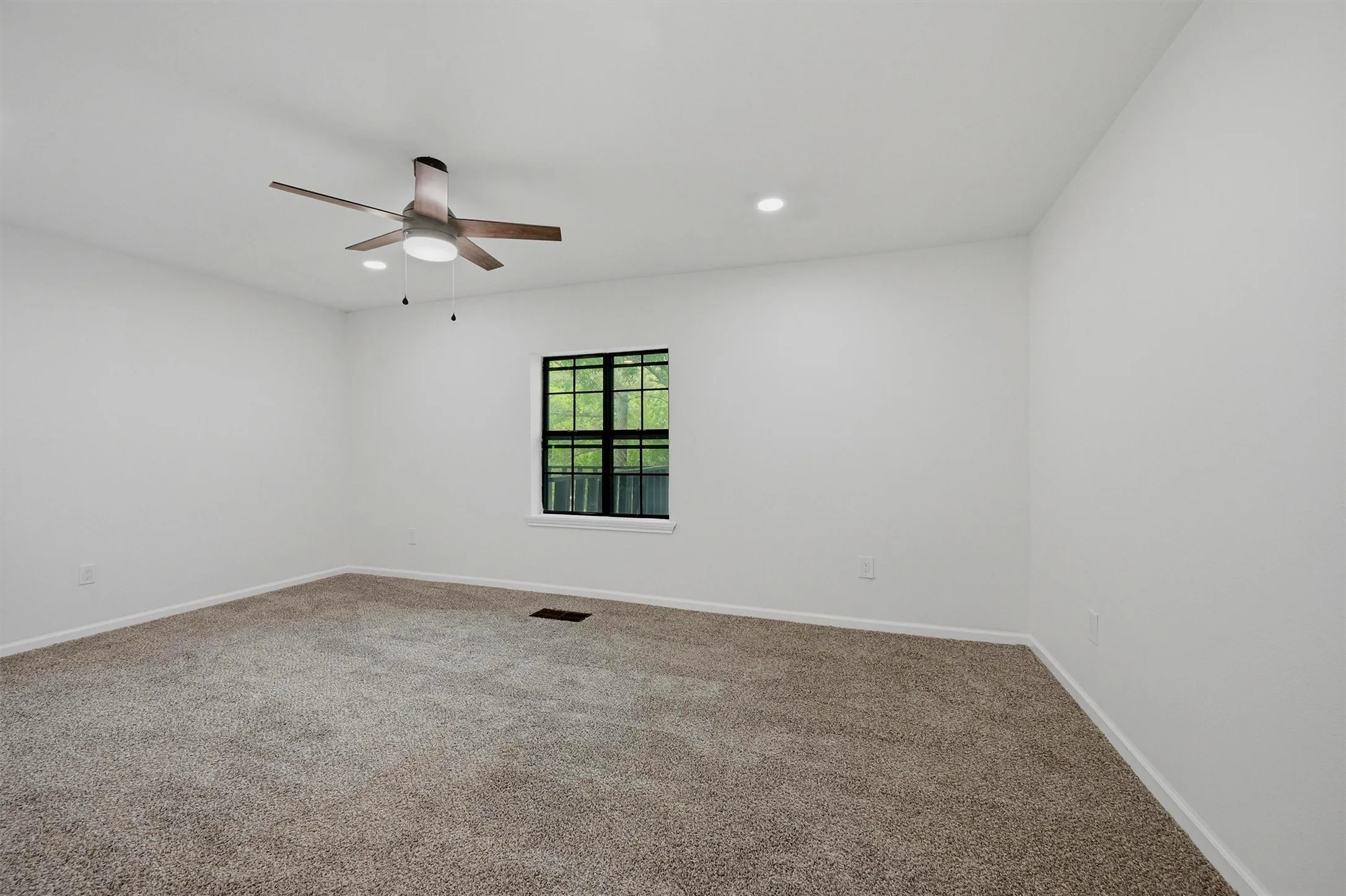 Single Family Residence For Sale in Grayson County , 763 Cedar Oak Drive, Pottsboro, Texas 75076, 5 Bedroom, 3 Bathroom, 2 Garage spaces, 2,484 Sqft, built in 1984, mls#21405750, Real Estate Agent in Pottsboro, Homes For Sale in Grayson county, Homes For Sale in Pottsboro, Realtor in Pottsboro Texas, Real Estate Brokerage Independent Realty Texas, Luminita Cordes Realtor