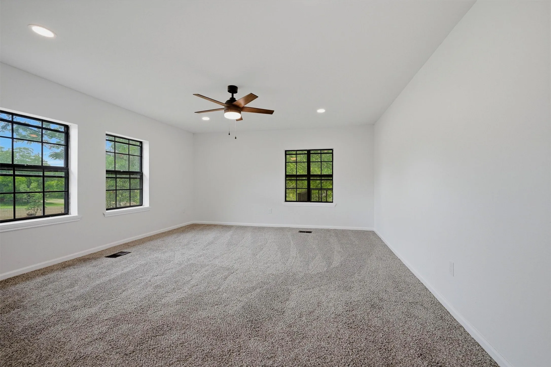 Single Family Residence For Sale in Grayson County , 763 Cedar Oak Drive, Pottsboro, Texas 75076, 5 Bedroom, 3 Bathroom, 2 Garage spaces, 2,484 Sqft, built in 1984, mls#21405750, Real Estate Agent in Pottsboro, Homes For Sale in Grayson county, Homes For Sale in Pottsboro, Realtor in Pottsboro Texas, Real Estate Brokerage Independent Realty Texas, Luminita Cordes Realtor