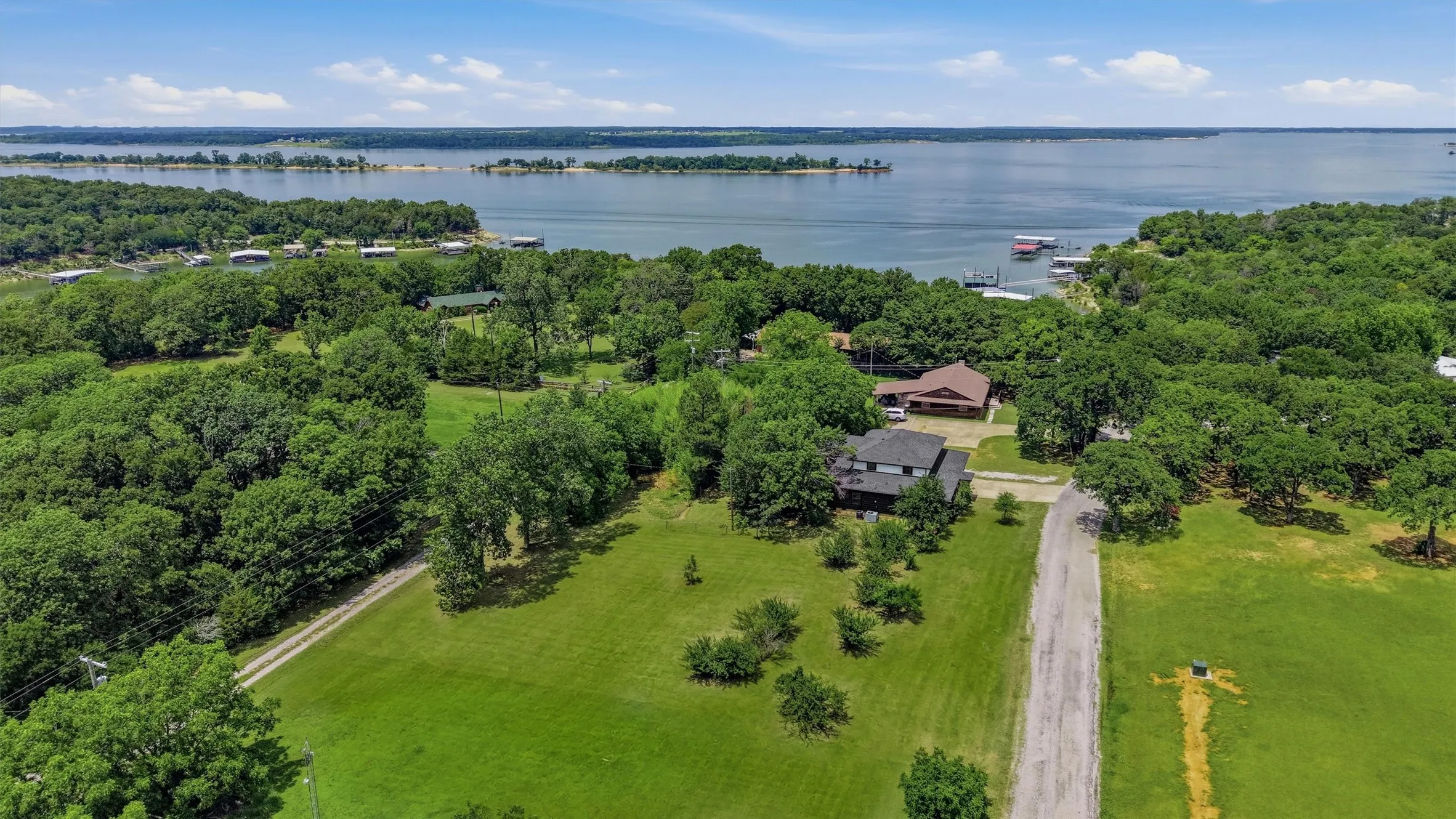 Single Family Residence For Sale in Grayson County , 763 Cedar Oak Drive, Pottsboro, Texas 75076, 5 Bedroom, 3 Bathroom, 2 Garage spaces, 2,484 Sqft, built in 1984, mls#21405750, Real Estate Agent in Pottsboro, Homes For Sale in Grayson county, Homes For Sale in Pottsboro, Realtor in Pottsboro Texas, Real Estate Brokerage Independent Realty Texas, Luminita Cordes Realtor