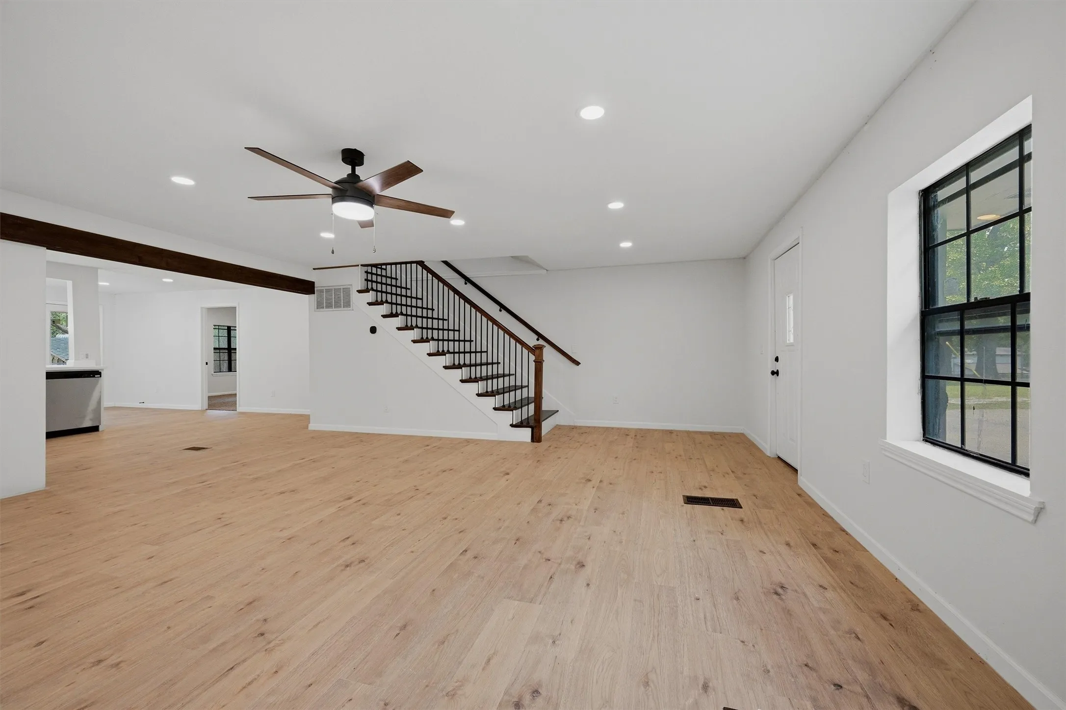 Single Family Residence For Sale in Grayson County , 763 Cedar Oak Drive, Pottsboro, Texas 75076, 5 Bedroom, 3 Bathroom, 2 Garage spaces, 2,484 Sqft, built in 1984, mls#21405750, Real Estate Agent in Pottsboro, Homes For Sale in Grayson county, Homes For Sale in Pottsboro, Realtor in Pottsboro Texas, Real Estate Brokerage Independent Realty Texas, Luminita Cordes Realtor