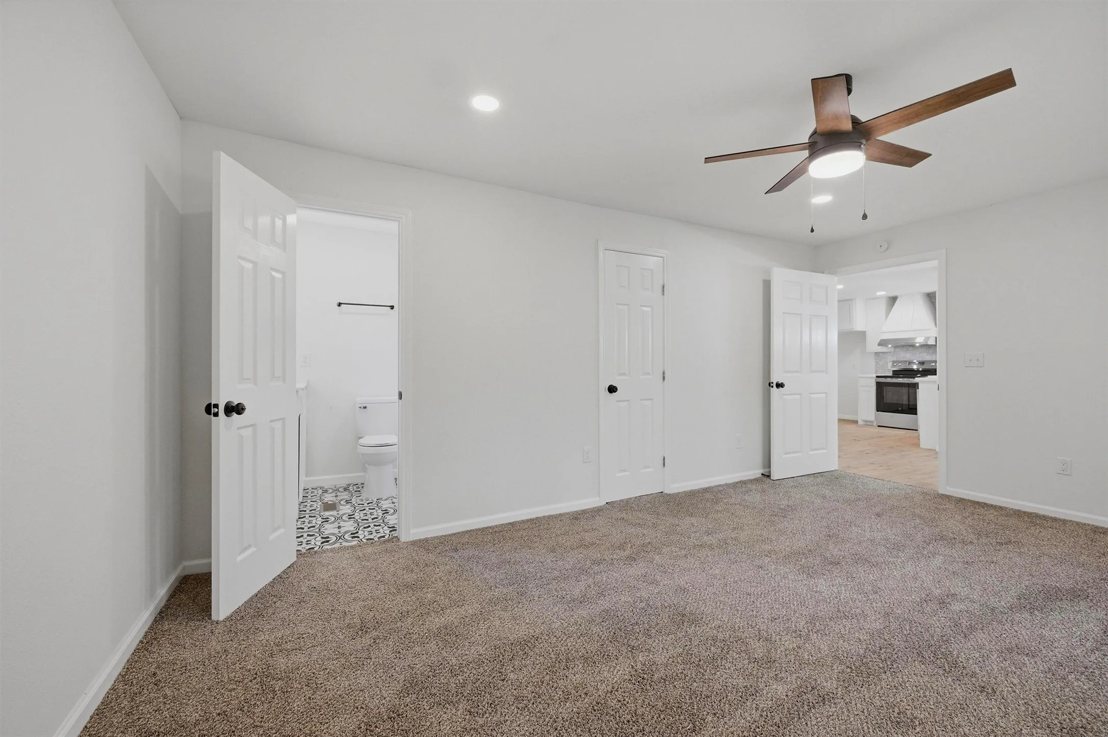 Single Family Residence For Sale in Grayson County , 763 Cedar Oak Drive, Pottsboro, Texas 75076, 5 Bedroom, 3 Bathroom, 2 Garage spaces, 2,484 Sqft, built in 1984, mls#21405750, Real Estate Agent in Pottsboro, Homes For Sale in Grayson county, Homes For Sale in Pottsboro, Realtor in Pottsboro Texas, Real Estate Brokerage Independent Realty Texas, Luminita Cordes Realtor