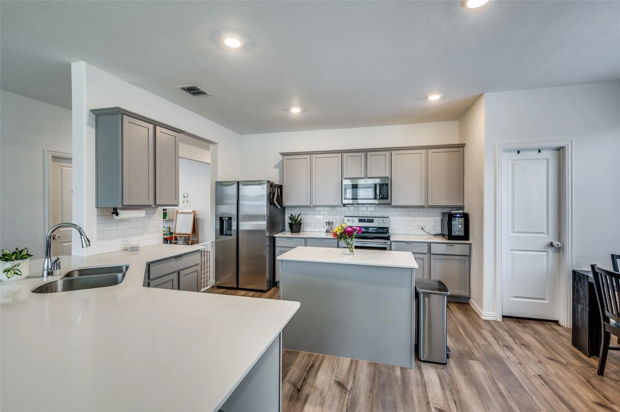Single Family Residence For Rent in Denton County , 11425 Silver Queen Drive, Aubrey, Texas 76227, 4 Bedroom, 2 Bathroom, 2 Garage spaces, 1,993 Sqft, built in 2021, mls#21403378, Real Estate Agent in Aubrey, Homes For Rent in Denton county, Homes For Rent in Aubrey, Realtor in Aubrey Texas, Real Estate Brokerage Independent Realty Texas, Luminita Cordes Realtor