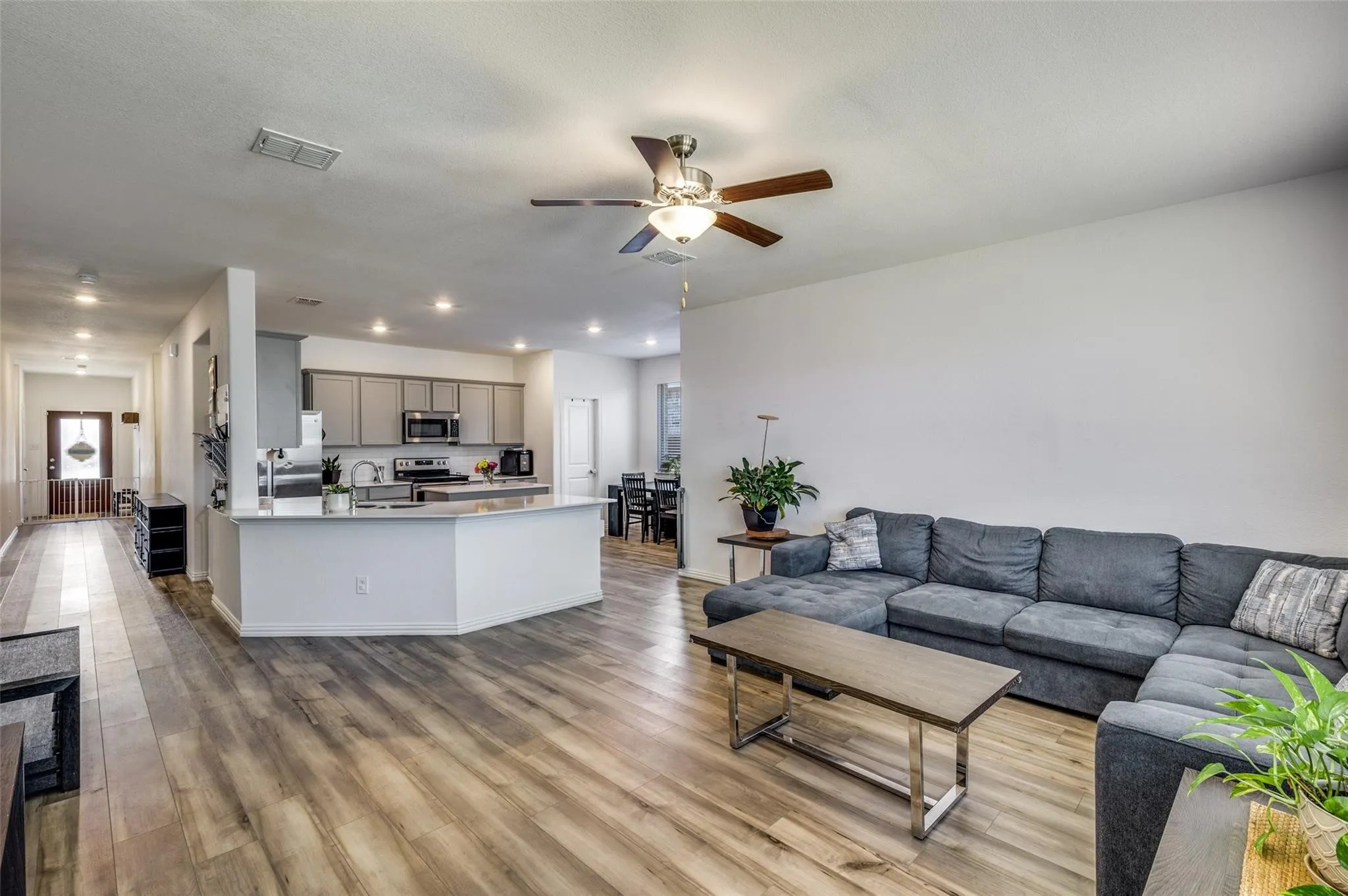 Single Family Residence For Rent in Denton County , 11425 Silver Queen Drive, Aubrey, Texas 76227, 4 Bedroom, 2 Bathroom, 2 Garage spaces, 1,993 Sqft, built in 2021, mls#21403378, Real Estate Agent in Aubrey, Homes For Rent in Denton county, Homes For Rent in Aubrey, Realtor in Aubrey Texas, Real Estate Brokerage Independent Realty Texas, Luminita Cordes Realtor