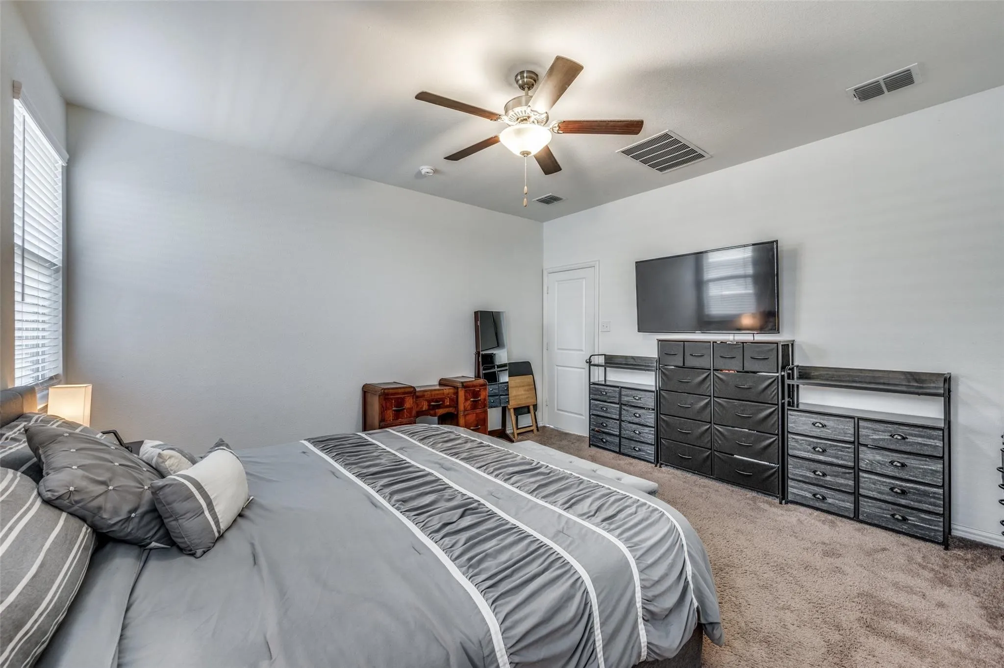 Single Family Residence For Rent in Denton County , 11425 Silver Queen Drive, Aubrey, Texas 76227, 4 Bedroom, 2 Bathroom, 2 Garage spaces, 1,993 Sqft, built in 2021, mls#21403378, Real Estate Agent in Aubrey, Homes For Rent in Denton county, Homes For Rent in Aubrey, Realtor in Aubrey Texas, Real Estate Brokerage Independent Realty Texas, Luminita Cordes Realtor