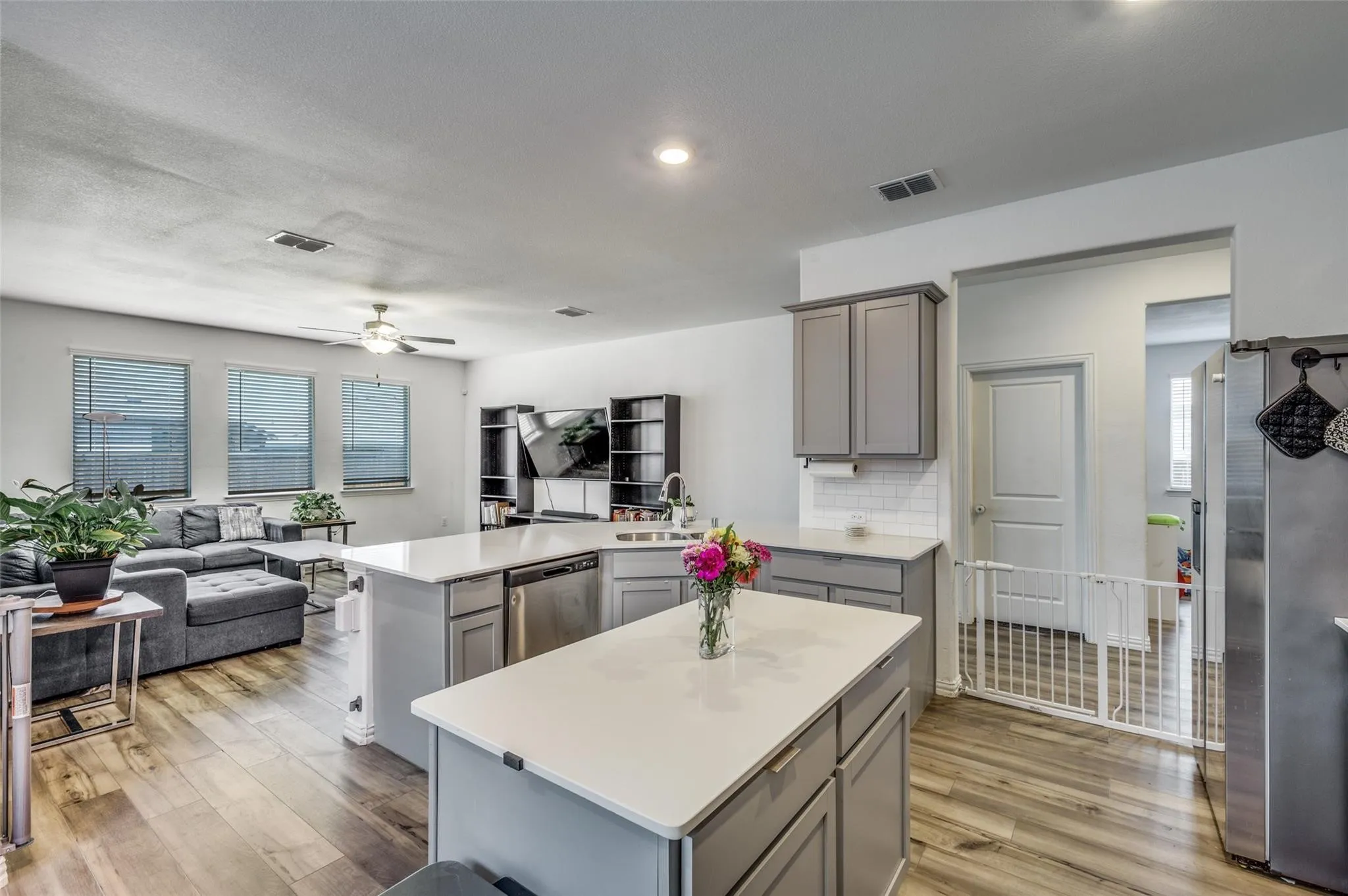 Single Family Residence For Rent in Denton County , 11425 Silver Queen Drive, Aubrey, Texas 76227, 4 Bedroom, 2 Bathroom, 2 Garage spaces, 1,993 Sqft, built in 2021, mls#21403378, Real Estate Agent in Aubrey, Homes For Rent in Denton county, Homes For Rent in Aubrey, Realtor in Aubrey Texas, Real Estate Brokerage Independent Realty Texas, Luminita Cordes Realtor
