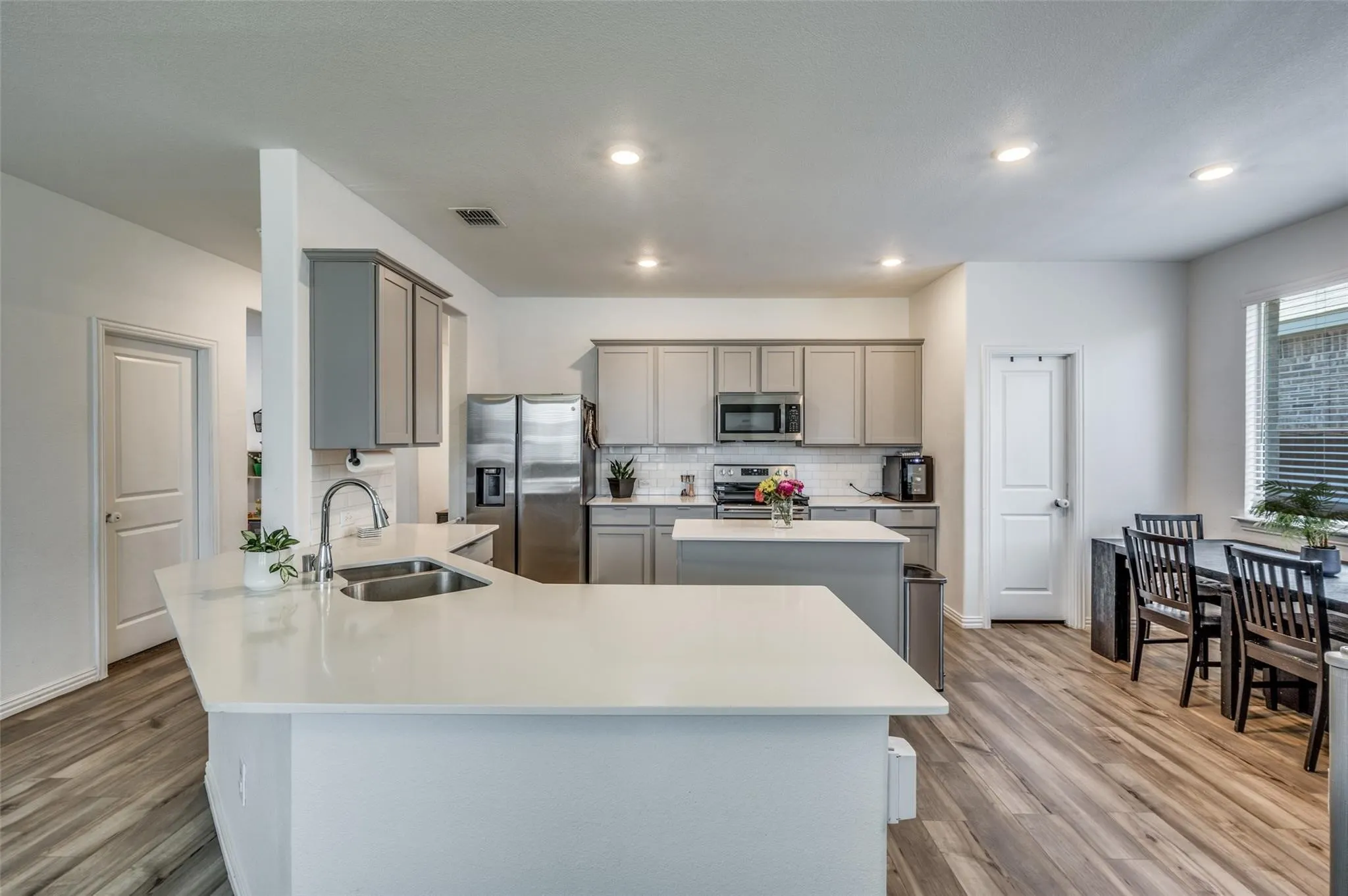 Single Family Residence For Rent in Denton County , 11425 Silver Queen Drive, Aubrey, Texas 76227, 4 Bedroom, 2 Bathroom, 2 Garage spaces, 1,993 Sqft, built in 2021, mls#21403378, Real Estate Agent in Aubrey, Homes For Rent in Denton county, Homes For Rent in Aubrey, Realtor in Aubrey Texas, Real Estate Brokerage Independent Realty Texas, Luminita Cordes Realtor