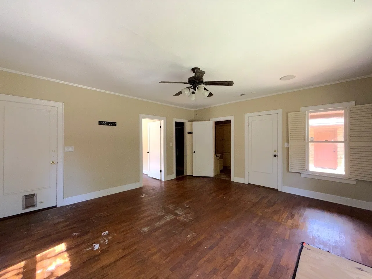 Single Family Residence For Sale in Henderson County , 216 S Prairieville Street, Athens, Texas 75751, 3 Bedroom, 3 Bathroom, Garage spaces, 2,730 Sqft, built in 1935, mls#21402354, Real Estate Agent in Athens, Homes For Sale in Henderson county, Homes For Sale in Athens, Realtor in Athens Texas, Real Estate Brokerage Independent Realty Texas, Luminita Cordes Realtor