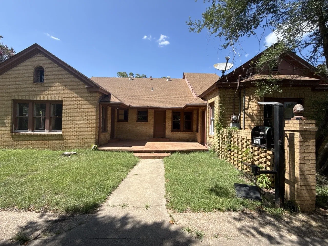 Single Family Residence For Sale