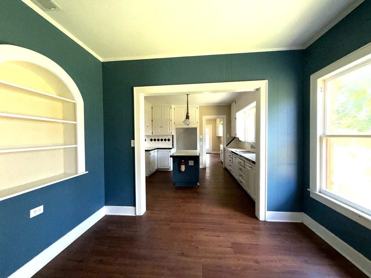 Single Family Residence For Sale in Henderson County , 216 S Prairieville Street, Athens, Texas 75751, 3 Bedroom, 3 Bathroom, Garage spaces, 2,730 Sqft, built in 1935, mls#21402354, Real Estate Agent in Athens, Homes For Sale in Henderson county, Homes For Sale in Athens, Realtor in Athens Texas, Real Estate Brokerage Independent Realty Texas, Luminita Cordes Realtor