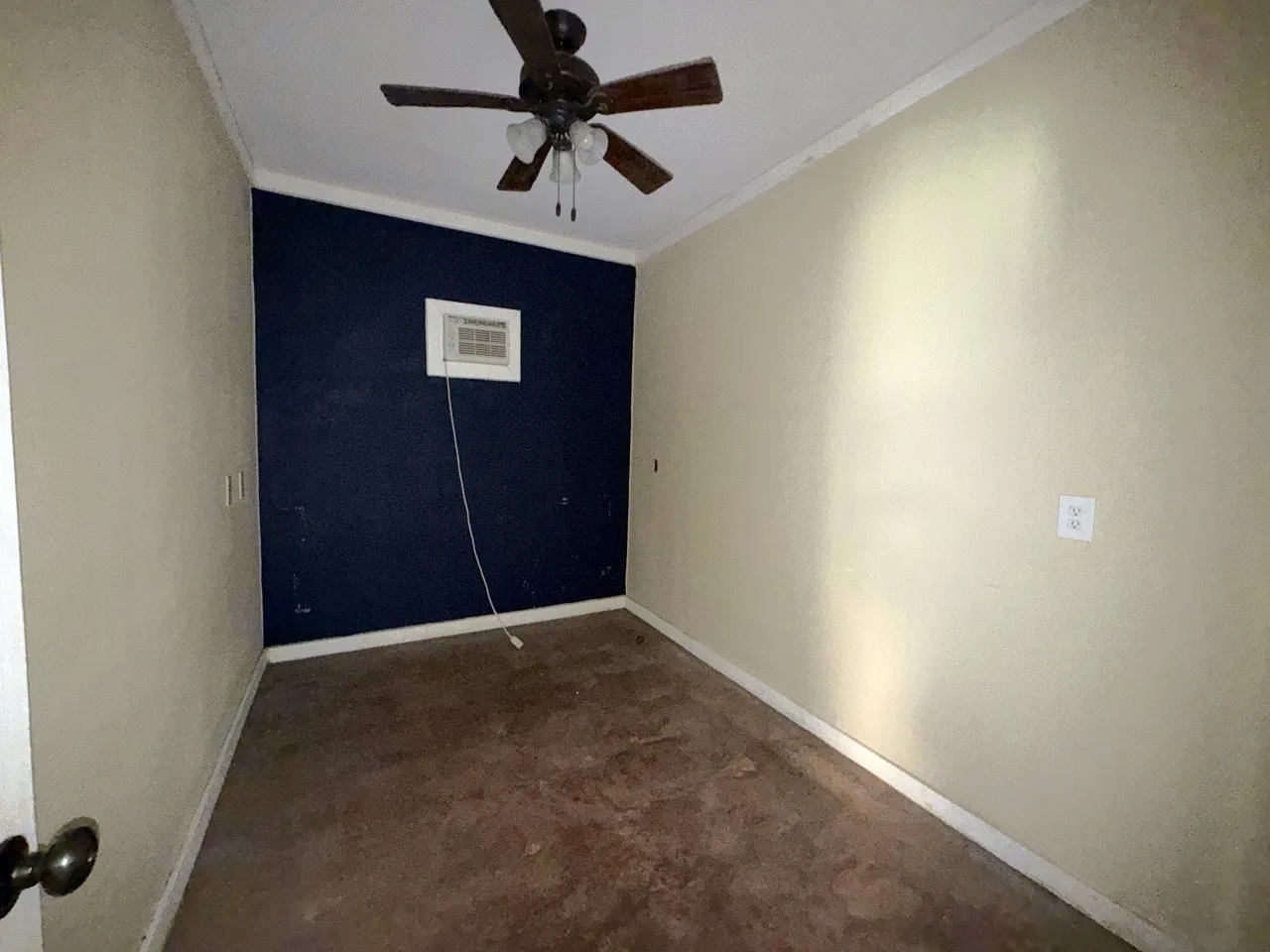 Single Family Residence For Sale in Henderson County , 216 S Prairieville Street, Athens, Texas 75751, 3 Bedroom, 3 Bathroom, Garage spaces, 2,730 Sqft, built in 1935, mls#21402354, Real Estate Agent in Athens, Homes For Sale in Henderson county, Homes For Sale in Athens, Realtor in Athens Texas, Real Estate Brokerage Independent Realty Texas, Luminita Cordes Realtor