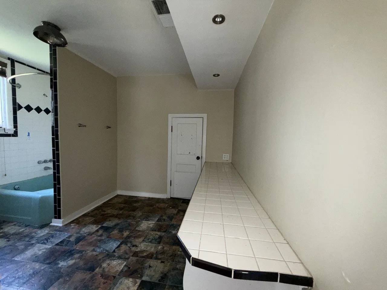 Single Family Residence For Sale in Henderson County , 216 S Prairieville Street, Athens, Texas 75751, 3 Bedroom, 3 Bathroom, Garage spaces, 2,730 Sqft, built in 1935, mls#21402354, Real Estate Agent in Athens, Homes For Sale in Henderson county, Homes For Sale in Athens, Realtor in Athens Texas, Real Estate Brokerage Independent Realty Texas, Luminita Cordes Realtor