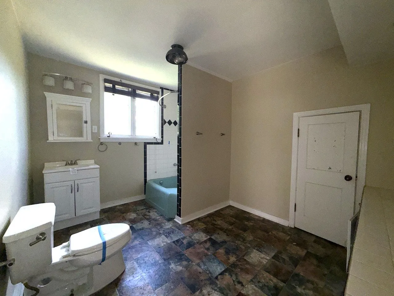 Single Family Residence For Sale in Henderson County , 216 S Prairieville Street, Athens, Texas 75751, 3 Bedroom, 3 Bathroom, Garage spaces, 2,730 Sqft, built in 1935, mls#21402354, Real Estate Agent in Athens, Homes For Sale in Henderson county, Homes For Sale in Athens, Realtor in Athens Texas, Real Estate Brokerage Independent Realty Texas, Luminita Cordes Realtor
