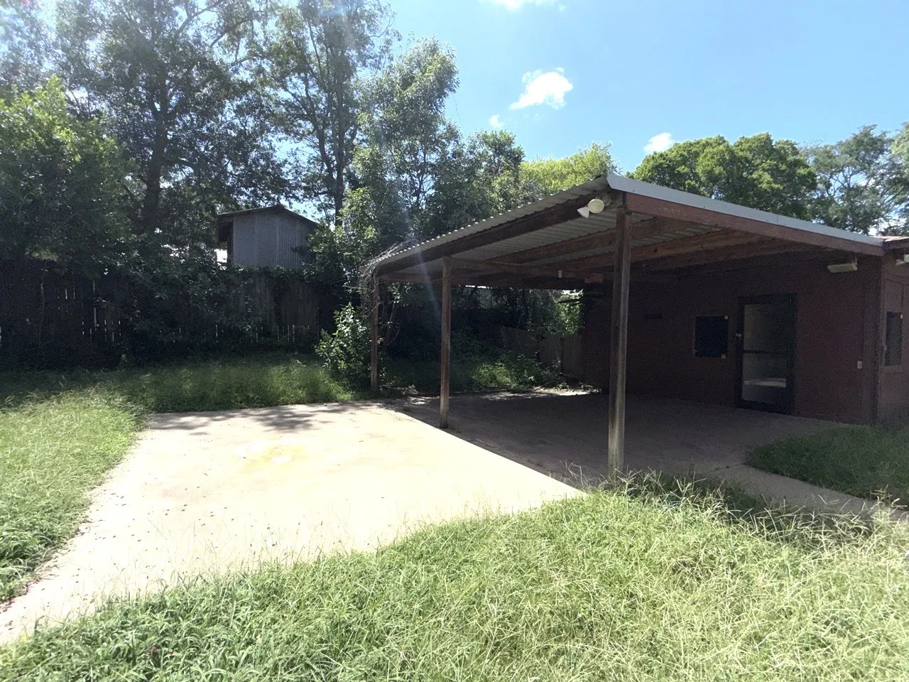 Single Family Residence For Sale in Henderson County , 216 S Prairieville Street, Athens, Texas 75751, 3 Bedroom, 3 Bathroom, Garage spaces, 2,730 Sqft, built in 1935, mls#21402354, Real Estate Agent in Athens, Homes For Sale in Henderson county, Homes For Sale in Athens, Realtor in Athens Texas, Real Estate Brokerage Independent Realty Texas, Luminita Cordes Realtor