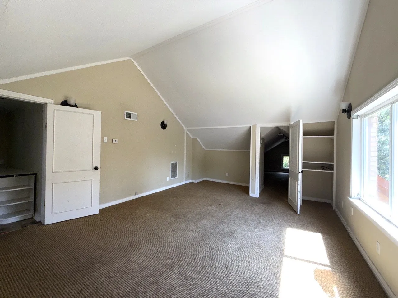 Single Family Residence For Sale in Henderson County , 216 S Prairieville Street, Athens, Texas 75751, 3 Bedroom, 3 Bathroom, Garage spaces, 2,730 Sqft, built in 1935, mls#21402354, Real Estate Agent in Athens, Homes For Sale in Henderson county, Homes For Sale in Athens, Realtor in Athens Texas, Real Estate Brokerage Independent Realty Texas, Luminita Cordes Realtor
