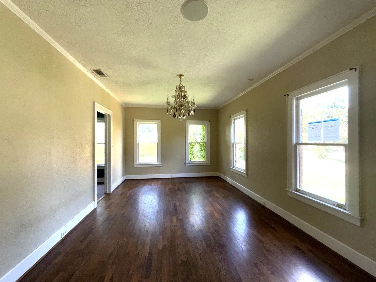 Single Family Residence For Sale in Henderson County , 216 S Prairieville Street, Athens, Texas 75751, 3 Bedroom, 3 Bathroom, Garage spaces, 2,730 Sqft, built in 1935, mls#21402354, Real Estate Agent in Athens, Homes For Sale in Henderson county, Homes For Sale in Athens, Realtor in Athens Texas, Real Estate Brokerage Independent Realty Texas, Luminita Cordes Realtor