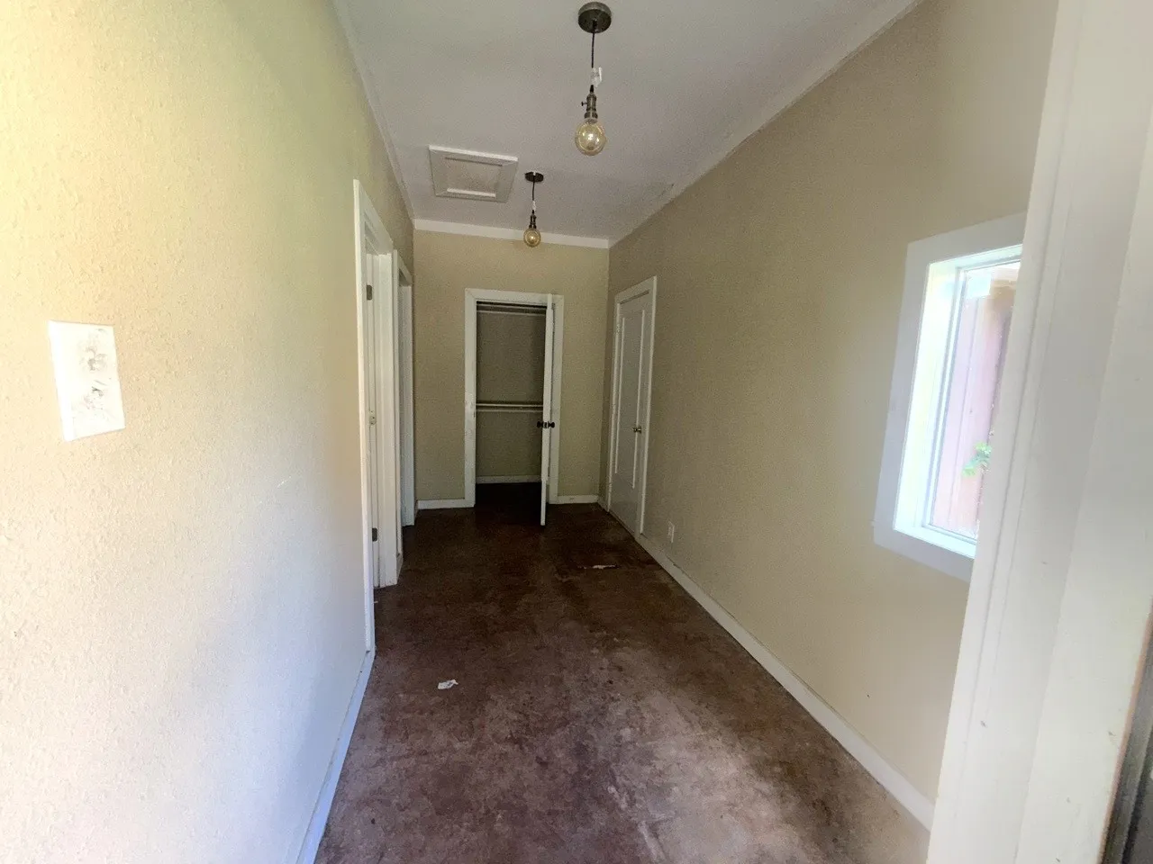 Single Family Residence For Sale in Henderson County , 216 S Prairieville Street, Athens, Texas 75751, 3 Bedroom, 3 Bathroom, Garage spaces, 2,730 Sqft, built in 1935, mls#21402354, Real Estate Agent in Athens, Homes For Sale in Henderson county, Homes For Sale in Athens, Realtor in Athens Texas, Real Estate Brokerage Independent Realty Texas, Luminita Cordes Realtor