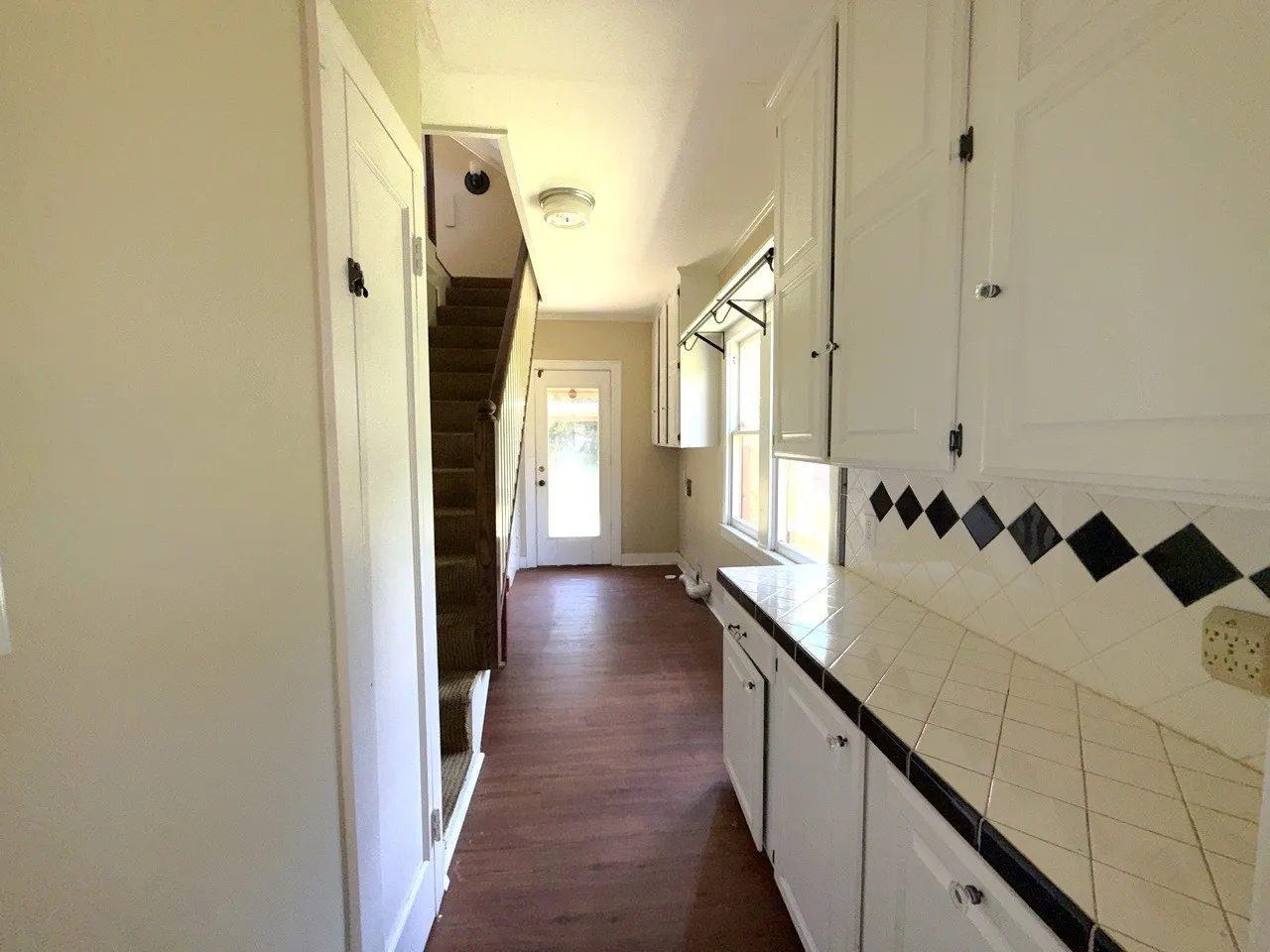 Single Family Residence For Sale in Henderson County , 216 S Prairieville Street, Athens, Texas 75751, 3 Bedroom, 3 Bathroom, Garage spaces, 2,730 Sqft, built in 1935, mls#21402354, Real Estate Agent in Athens, Homes For Sale in Henderson county, Homes For Sale in Athens, Realtor in Athens Texas, Real Estate Brokerage Independent Realty Texas, Luminita Cordes Realtor