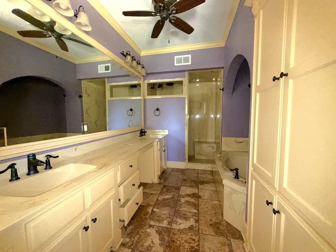 Single Family Residence For Sale in Henderson County , 216 S Prairieville Street, Athens, Texas 75751, 3 Bedroom, 3 Bathroom, Garage spaces, 2,730 Sqft, built in 1935, mls#21402354, Real Estate Agent in Athens, Homes For Sale in Henderson county, Homes For Sale in Athens, Realtor in Athens Texas, Real Estate Brokerage Independent Realty Texas, Luminita Cordes Realtor