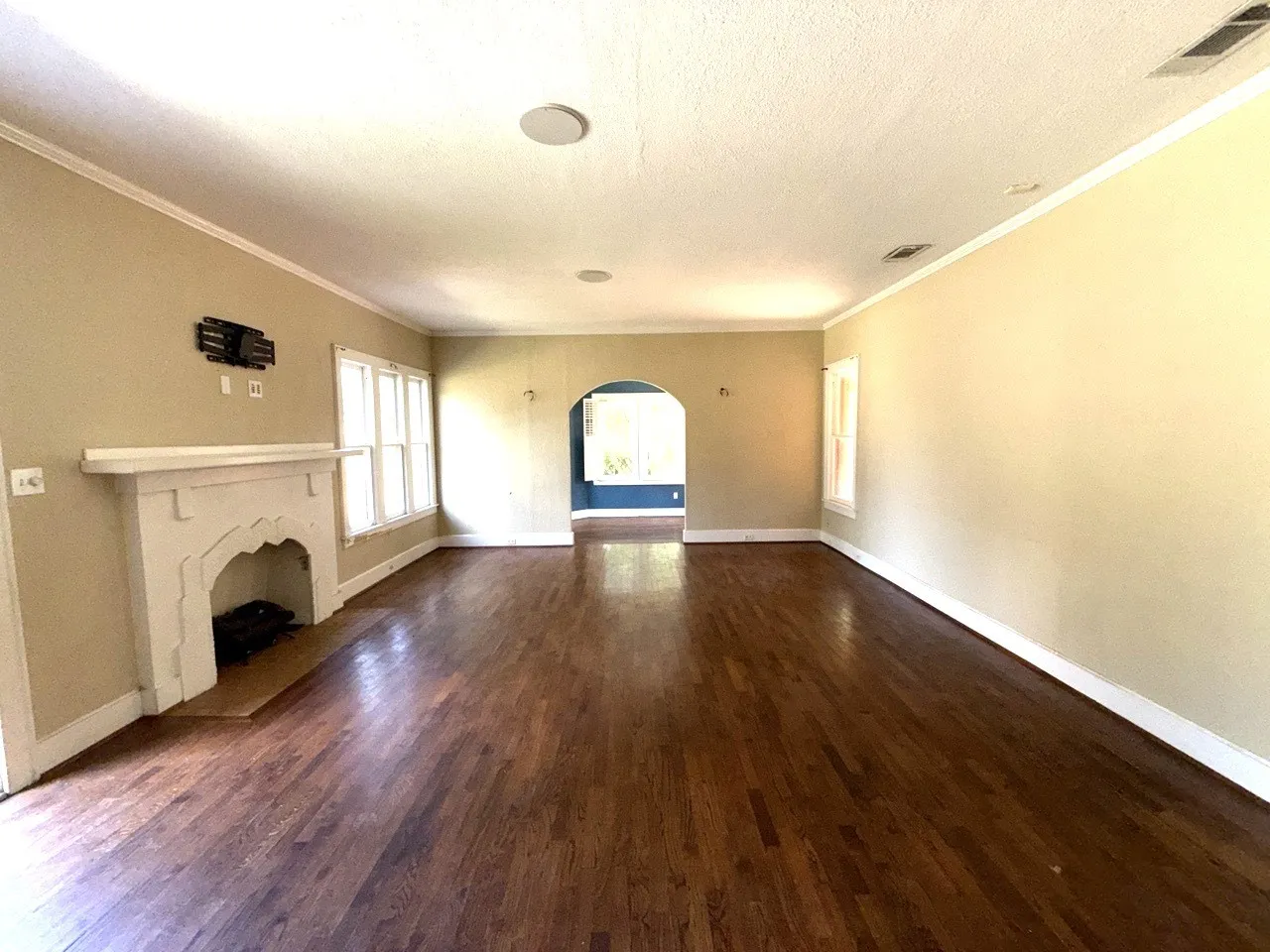 Single Family Residence For Sale in Henderson County , 216 S Prairieville Street, Athens, Texas 75751, 3 Bedroom, 3 Bathroom, Garage spaces, 2,730 Sqft, built in 1935, mls#21402354, Real Estate Agent in Athens, Homes For Sale in Henderson county, Homes For Sale in Athens, Realtor in Athens Texas, Real Estate Brokerage Independent Realty Texas, Luminita Cordes Realtor