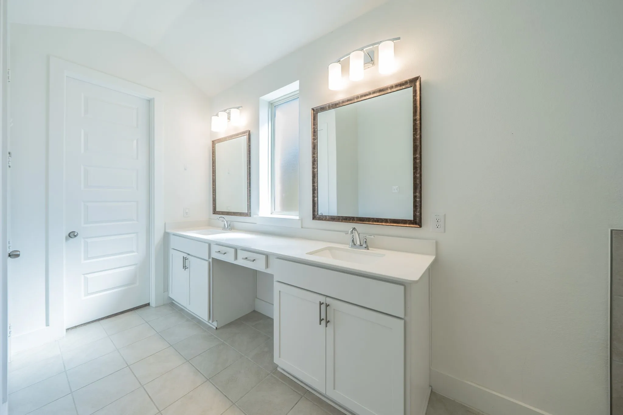 Single Family Residence For Sale in Rockwall County , 821 Reynolds Drive, Fate, Texas 75087, 5 Bedroom, 4 Bathroom, 2 Garage spaces, 3,290 Sqft, built in 2023, mls#21405457, Real Estate Agent in Fate, Homes For Sale in Rockwall county, Homes For Sale in Fate, Realtor in Fate Texas, Real Estate Brokerage Independent Realty Texas, Luminita Cordes Realtor
