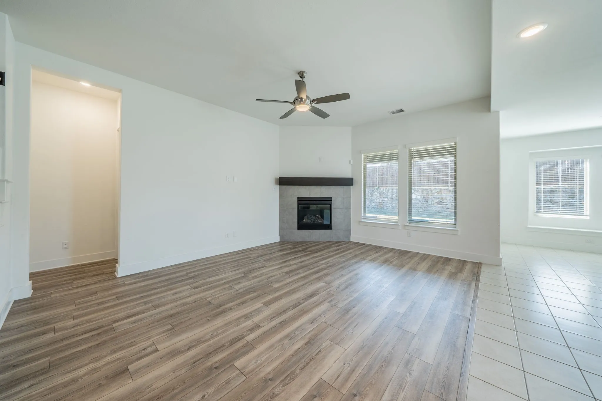 Single Family Residence For Sale in Rockwall County , 821 Reynolds Drive, Fate, Texas 75087, 5 Bedroom, 4 Bathroom, 2 Garage spaces, 3,290 Sqft, built in 2023, mls#21405457, Real Estate Agent in Fate, Homes For Sale in Rockwall county, Homes For Sale in Fate, Realtor in Fate Texas, Real Estate Brokerage Independent Realty Texas, Luminita Cordes Realtor