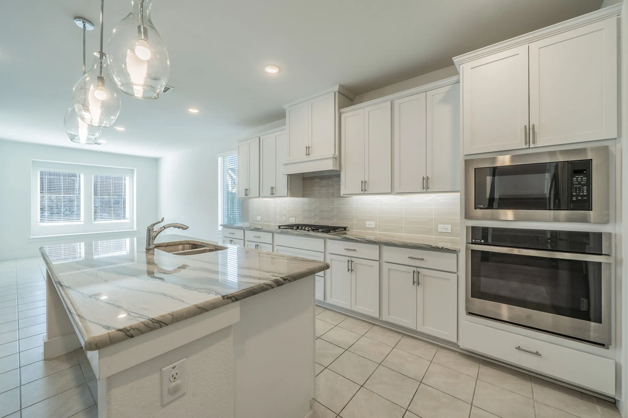 Single Family Residence For Sale in Rockwall County , 821 Reynolds Drive, Fate, Texas 75087, 5 Bedroom, 4 Bathroom, 2 Garage spaces, 3,290 Sqft, built in 2023, mls#21405457, Real Estate Agent in Fate, Homes For Sale in Rockwall county, Homes For Sale in Fate, Realtor in Fate Texas, Real Estate Brokerage Independent Realty Texas, Luminita Cordes Realtor