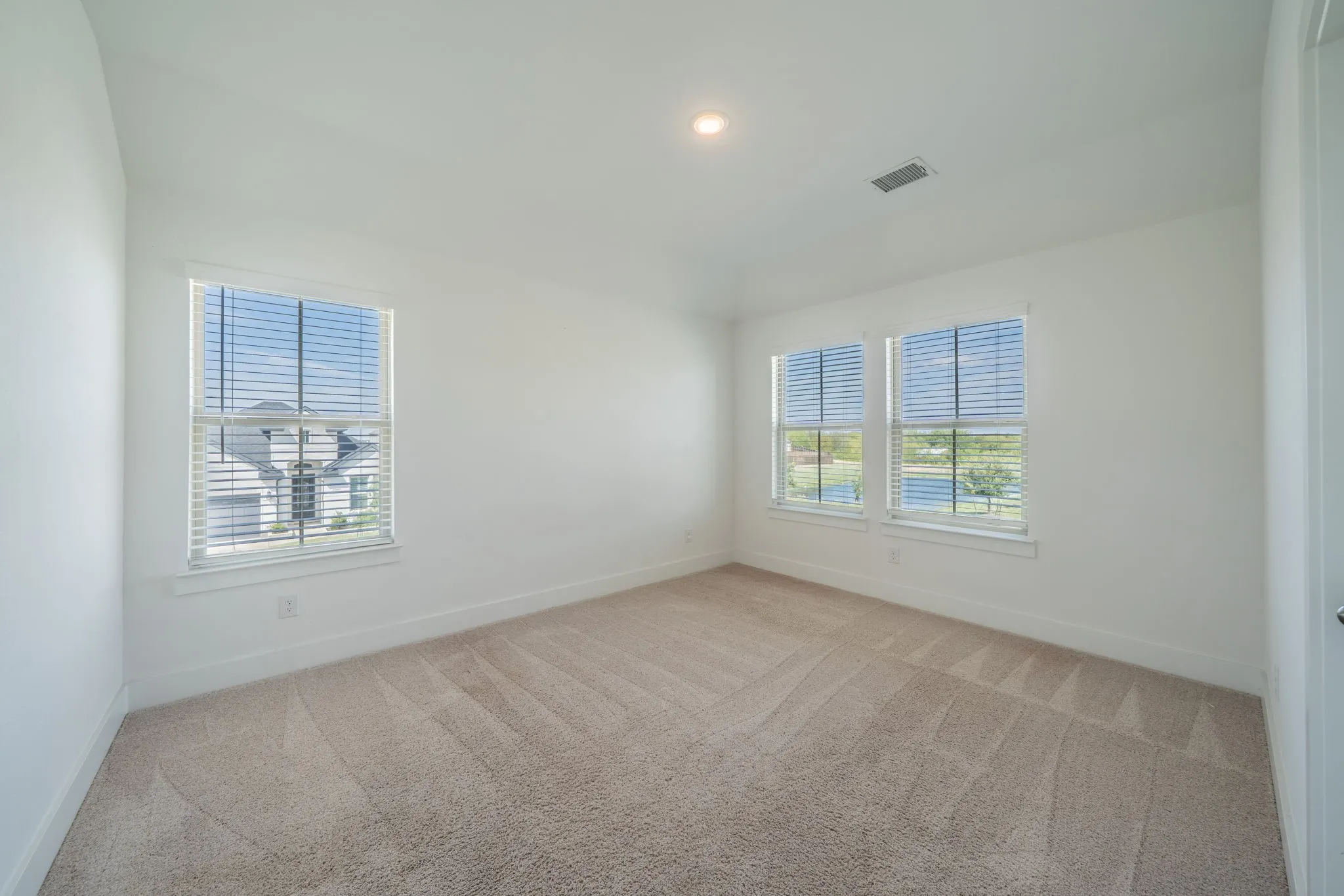 Single Family Residence For Sale in Rockwall County , 821 Reynolds Drive, Fate, Texas 75087, 5 Bedroom, 4 Bathroom, 2 Garage spaces, 3,290 Sqft, built in 2023, mls#21405457, Real Estate Agent in Fate, Homes For Sale in Rockwall county, Homes For Sale in Fate, Realtor in Fate Texas, Real Estate Brokerage Independent Realty Texas, Luminita Cordes Realtor