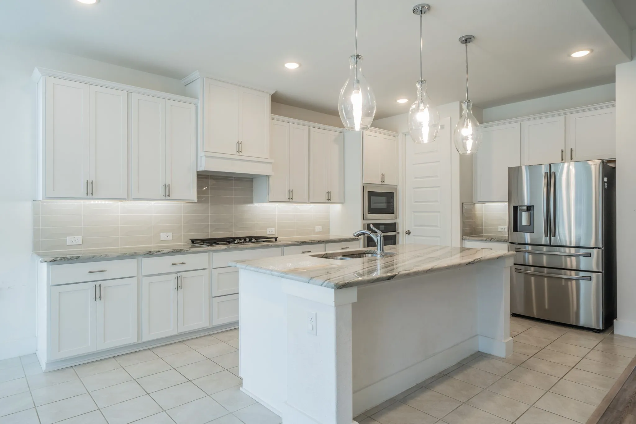 Single Family Residence For Sale in Rockwall County , 821 Reynolds Drive, Fate, Texas 75087, 5 Bedroom, 4 Bathroom, 2 Garage spaces, 3,290 Sqft, built in 2023, mls#21405457, Real Estate Agent in Fate, Homes For Sale in Rockwall county, Homes For Sale in Fate, Realtor in Fate Texas, Real Estate Brokerage Independent Realty Texas, Luminita Cordes Realtor