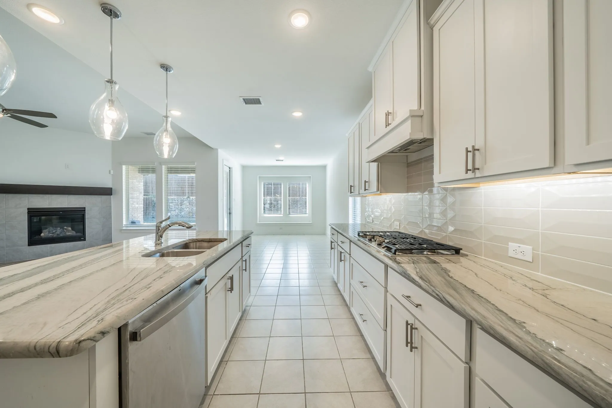 Single Family Residence For Sale in Rockwall County , 821 Reynolds Drive, Fate, Texas 75087, 5 Bedroom, 4 Bathroom, 2 Garage spaces, 3,290 Sqft, built in 2023, mls#21405457, Real Estate Agent in Fate, Homes For Sale in Rockwall county, Homes For Sale in Fate, Realtor in Fate Texas, Real Estate Brokerage Independent Realty Texas, Luminita Cordes Realtor
