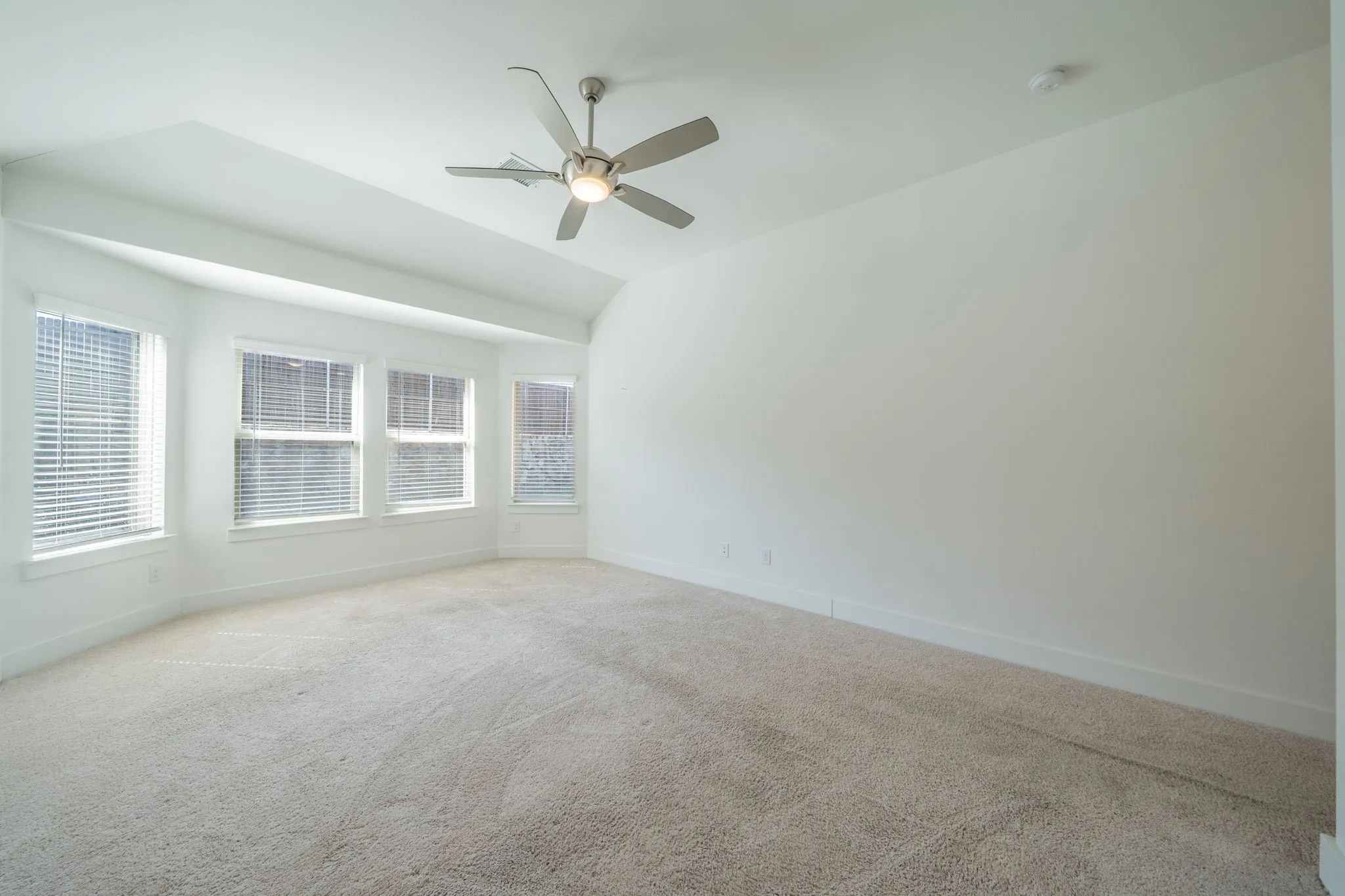 Single Family Residence For Sale in Rockwall County , 821 Reynolds Drive, Fate, Texas 75087, 5 Bedroom, 4 Bathroom, 2 Garage spaces, 3,290 Sqft, built in 2023, mls#21405457, Real Estate Agent in Fate, Homes For Sale in Rockwall county, Homes For Sale in Fate, Realtor in Fate Texas, Real Estate Brokerage Independent Realty Texas, Luminita Cordes Realtor