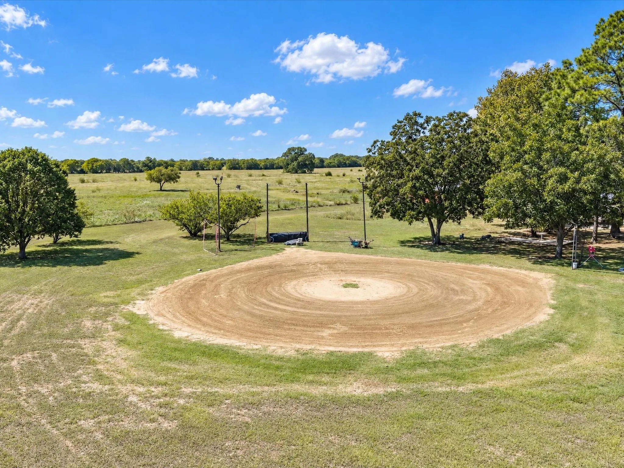 Single Family Residence For Sale in Ellis County , 4800 Oak Grove Road, Ennis, Texas 75119, 4 Bedroom, 3 Bathroom, 1 Garage spaces, 3,159 Sqft, built in 1972, mls#21405989, Real Estate Agent in Ennis, Homes For Sale in Ellis county, Homes For Sale in Ennis, Realtor in Ennis Texas, Real Estate Brokerage Independent Realty Texas, Luminita Cordes Realtor
