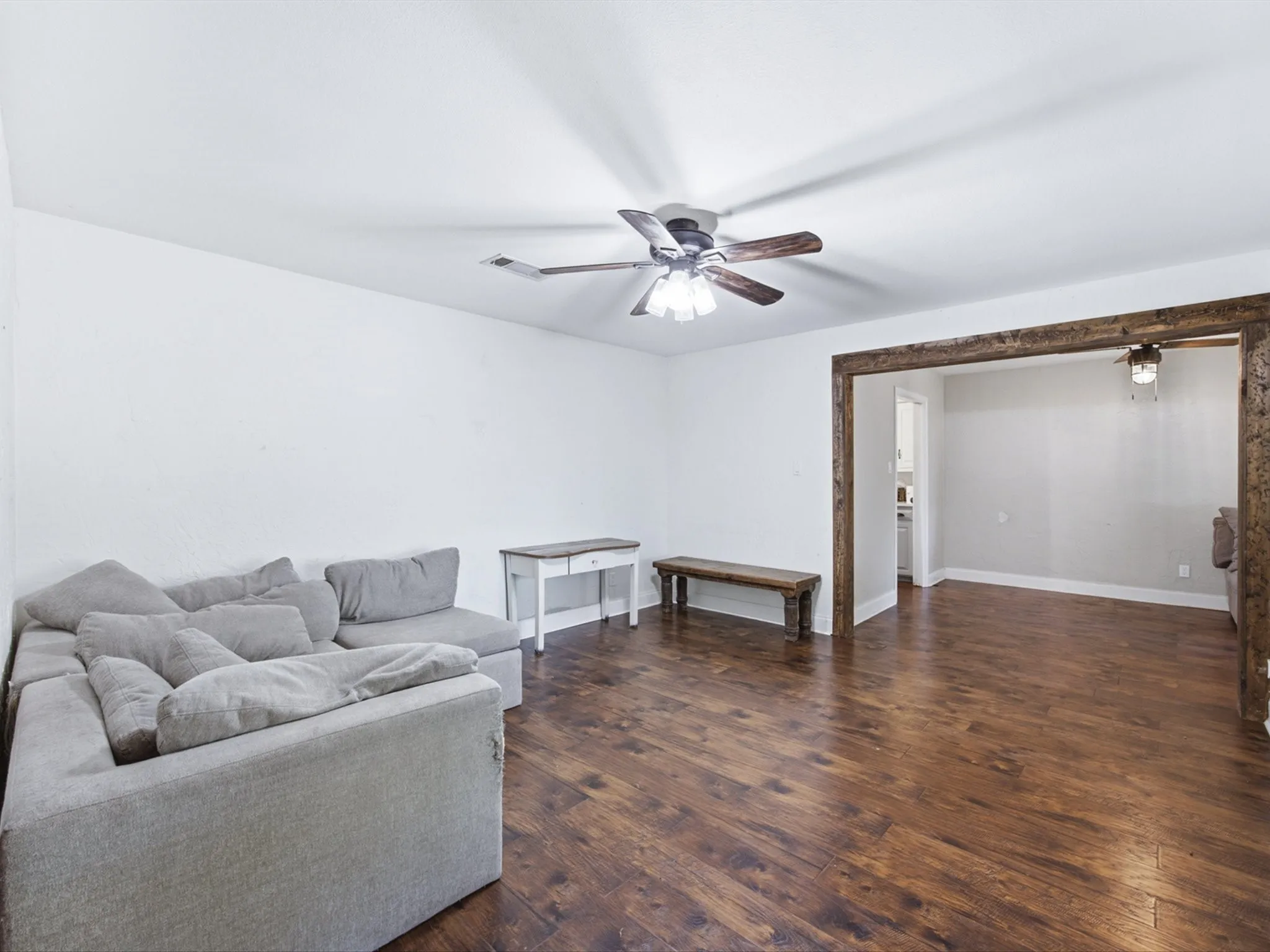 Single Family Residence For Sale in Ellis County , 4800 Oak Grove Road, Ennis, Texas 75119, 4 Bedroom, 3 Bathroom, 1 Garage spaces, 3,159 Sqft, built in 1972, mls#21405989, Real Estate Agent in Ennis, Homes For Sale in Ellis county, Homes For Sale in Ennis, Realtor in Ennis Texas, Real Estate Brokerage Independent Realty Texas, Luminita Cordes Realtor