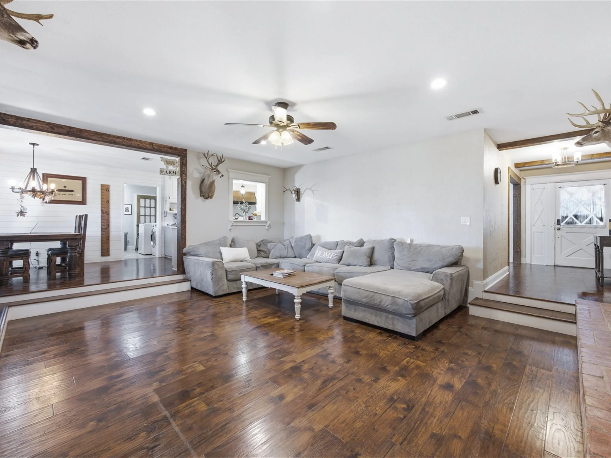 Single Family Residence For Sale in Ellis County , 4800 Oak Grove Road, Ennis, Texas 75119, 4 Bedroom, 3 Bathroom, 1 Garage spaces, 3,159 Sqft, built in 1972, mls#21405989, Real Estate Agent in Ennis, Homes For Sale in Ellis county, Homes For Sale in Ennis, Realtor in Ennis Texas, Real Estate Brokerage Independent Realty Texas, Luminita Cordes Realtor