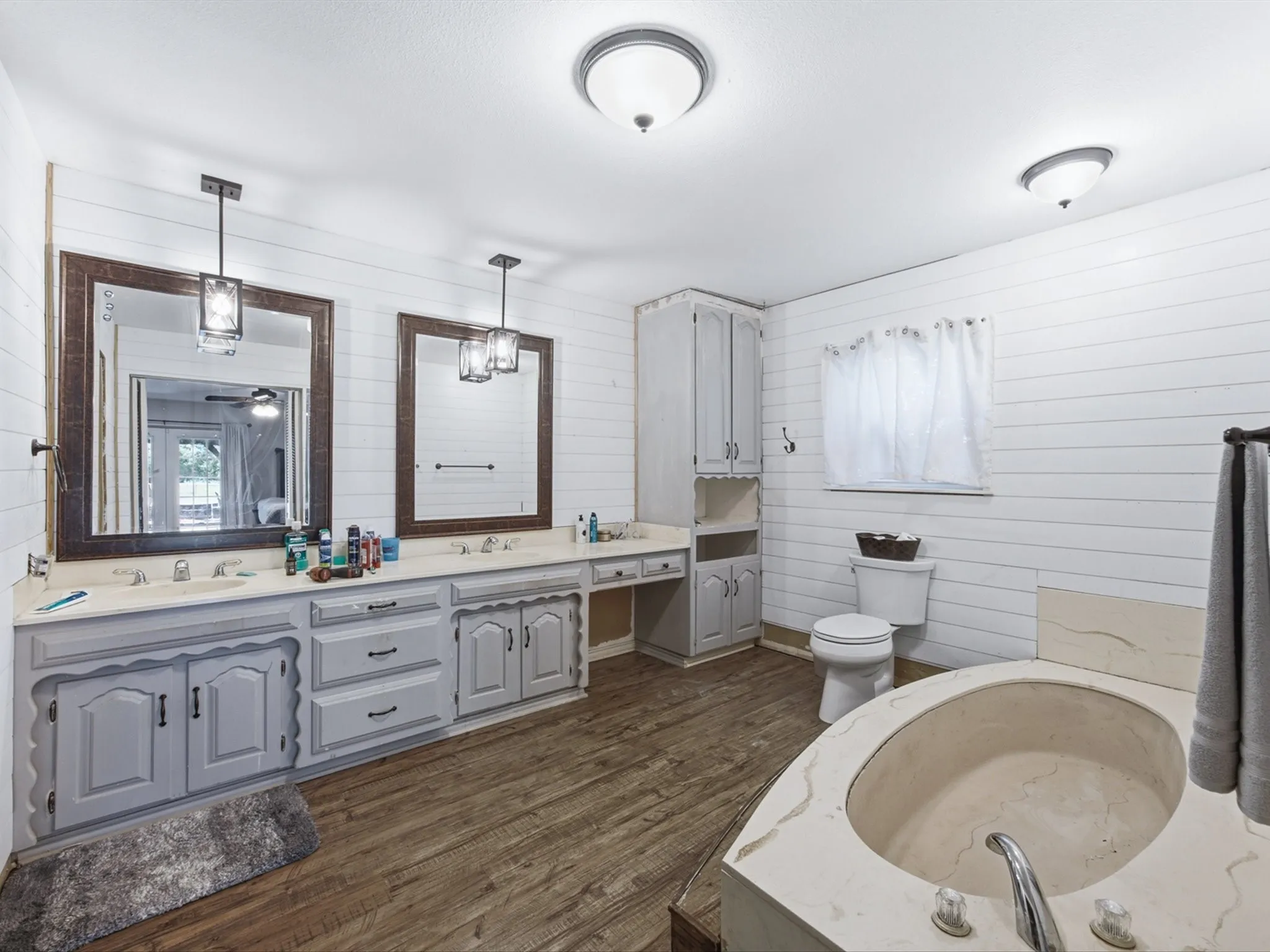 Single Family Residence For Sale in Ellis County , 4800 Oak Grove Road, Ennis, Texas 75119, 4 Bedroom, 3 Bathroom, 1 Garage spaces, 3,159 Sqft, built in 1972, mls#21405989, Real Estate Agent in Ennis, Homes For Sale in Ellis county, Homes For Sale in Ennis, Realtor in Ennis Texas, Real Estate Brokerage Independent Realty Texas, Luminita Cordes Realtor