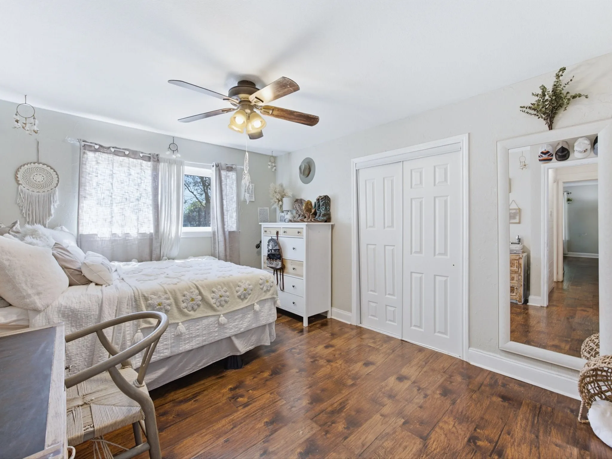 Single Family Residence For Sale in Ellis County , 4800 Oak Grove Road, Ennis, Texas 75119, 4 Bedroom, 3 Bathroom, 1 Garage spaces, 3,159 Sqft, built in 1972, mls#21405989, Real Estate Agent in Ennis, Homes For Sale in Ellis county, Homes For Sale in Ennis, Realtor in Ennis Texas, Real Estate Brokerage Independent Realty Texas, Luminita Cordes Realtor
