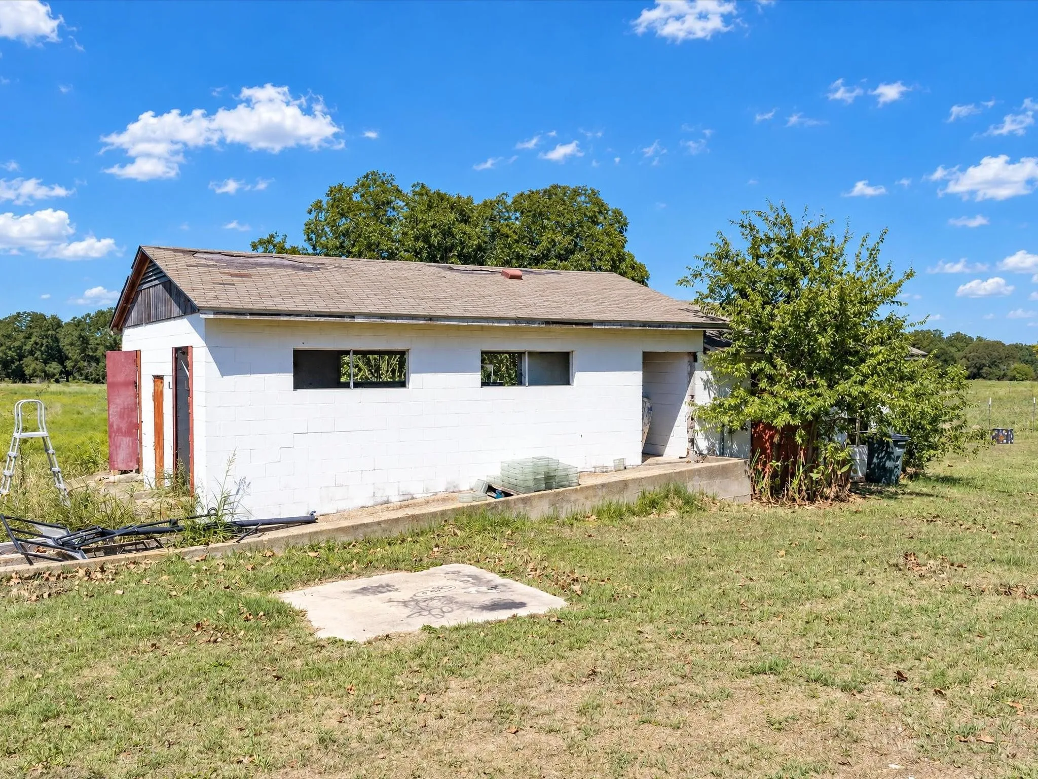 Single Family Residence For Sale in Ellis County , 4800 Oak Grove Road, Ennis, Texas 75119, 4 Bedroom, 3 Bathroom, 1 Garage spaces, 3,159 Sqft, built in 1972, mls#21405989, Real Estate Agent in Ennis, Homes For Sale in Ellis county, Homes For Sale in Ennis, Realtor in Ennis Texas, Real Estate Brokerage Independent Realty Texas, Luminita Cordes Realtor