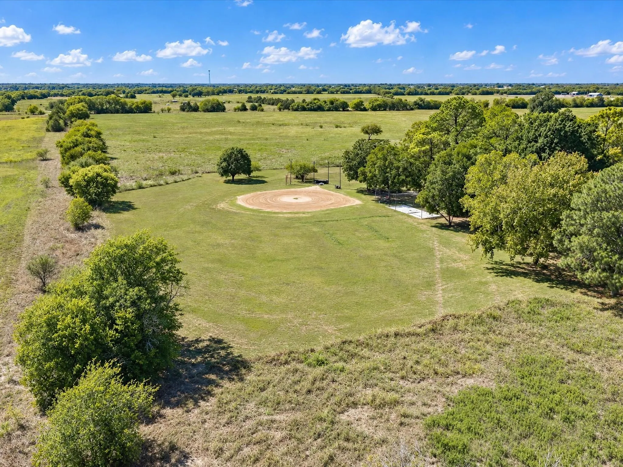 Single Family Residence For Sale in Ellis County , 4800 Oak Grove Road, Ennis, Texas 75119, 4 Bedroom, 3 Bathroom, 1 Garage spaces, 3,159 Sqft, built in 1972, mls#21405989, Real Estate Agent in Ennis, Homes For Sale in Ellis county, Homes For Sale in Ennis, Realtor in Ennis Texas, Real Estate Brokerage Independent Realty Texas, Luminita Cordes Realtor