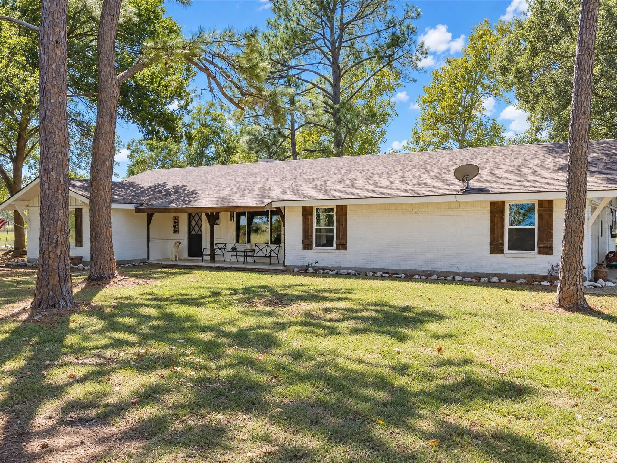 Single Family Residence For Sale in Ellis County , 4800 Oak Grove Road, Ennis, Texas 75119, 4 Bedroom, 3 Bathroom, 1 Garage spaces, 3,159 Sqft, built in 1972, mls#21405989, Real Estate Agent in Ennis, Homes For Sale in Ellis county, Homes For Sale in Ennis, Realtor in Ennis Texas, Real Estate Brokerage Independent Realty Texas, Luminita Cordes Realtor