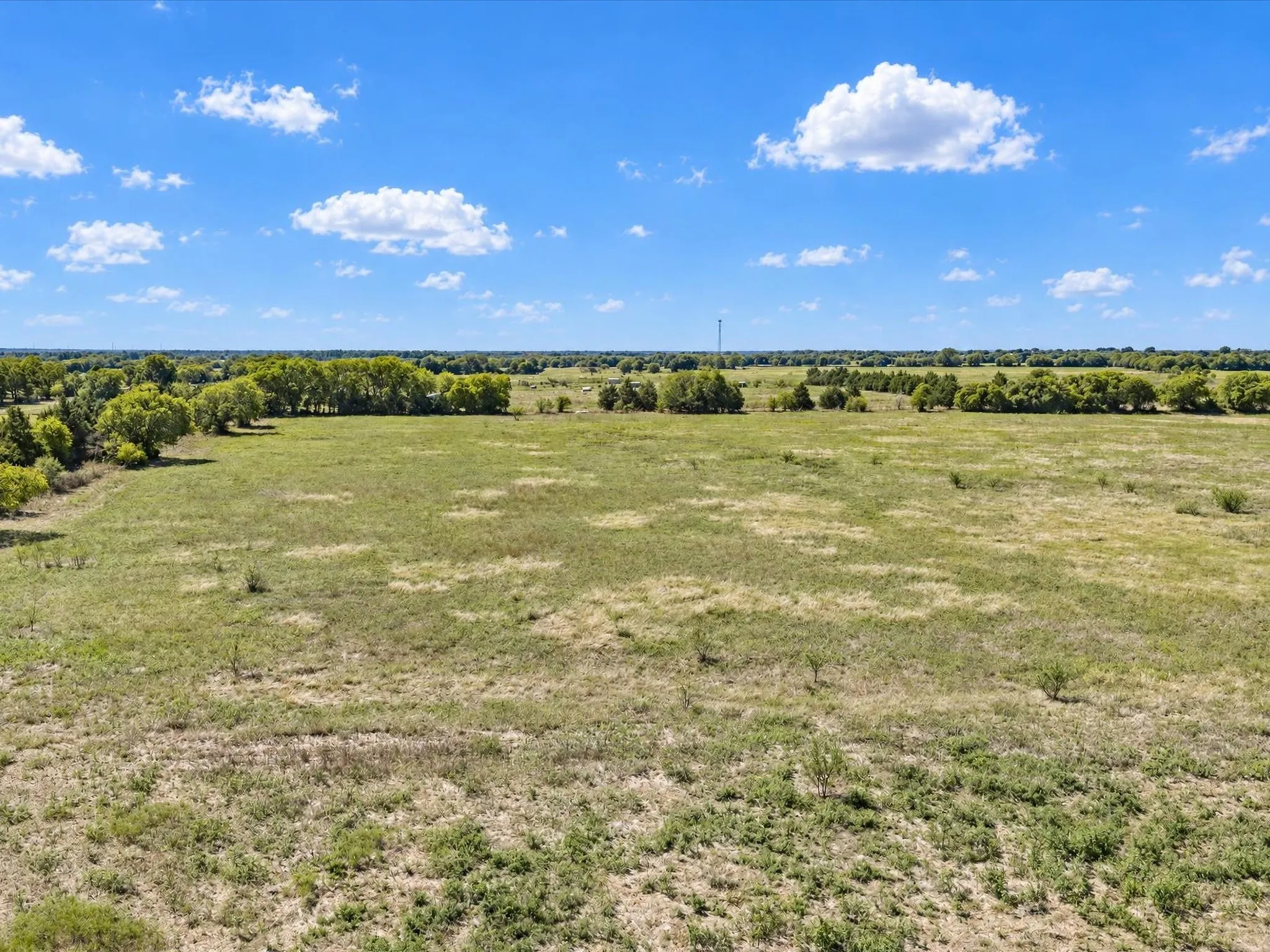 Single Family Residence For Sale in Ellis County , 4800 Oak Grove Road, Ennis, Texas 75119, 4 Bedroom, 3 Bathroom, 1 Garage spaces, 3,159 Sqft, built in 1972, mls#21405989, Real Estate Agent in Ennis, Homes For Sale in Ellis county, Homes For Sale in Ennis, Realtor in Ennis Texas, Real Estate Brokerage Independent Realty Texas, Luminita Cordes Realtor